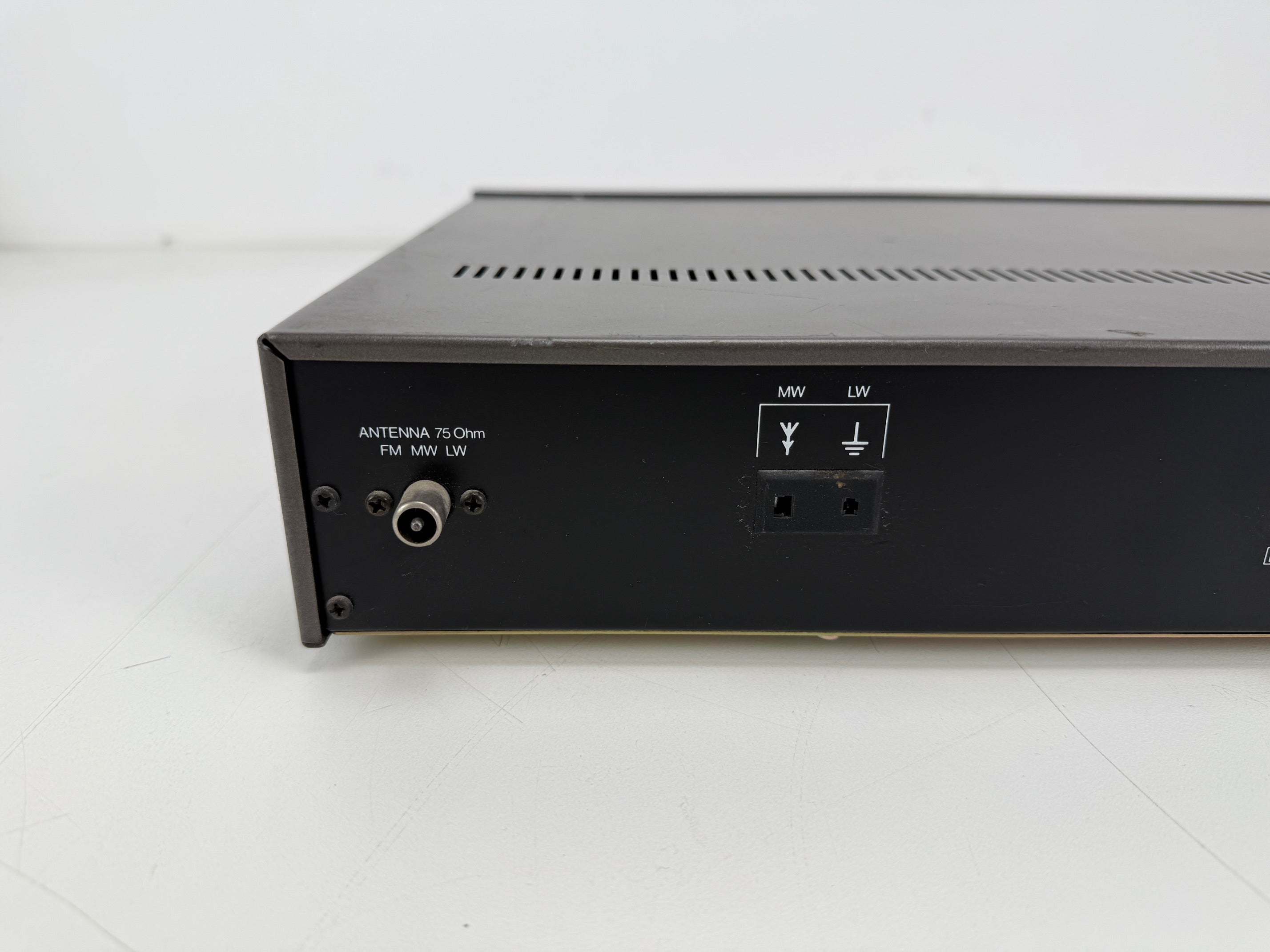 Telefunken HT1800 FM/AM Synthesizer Tuner