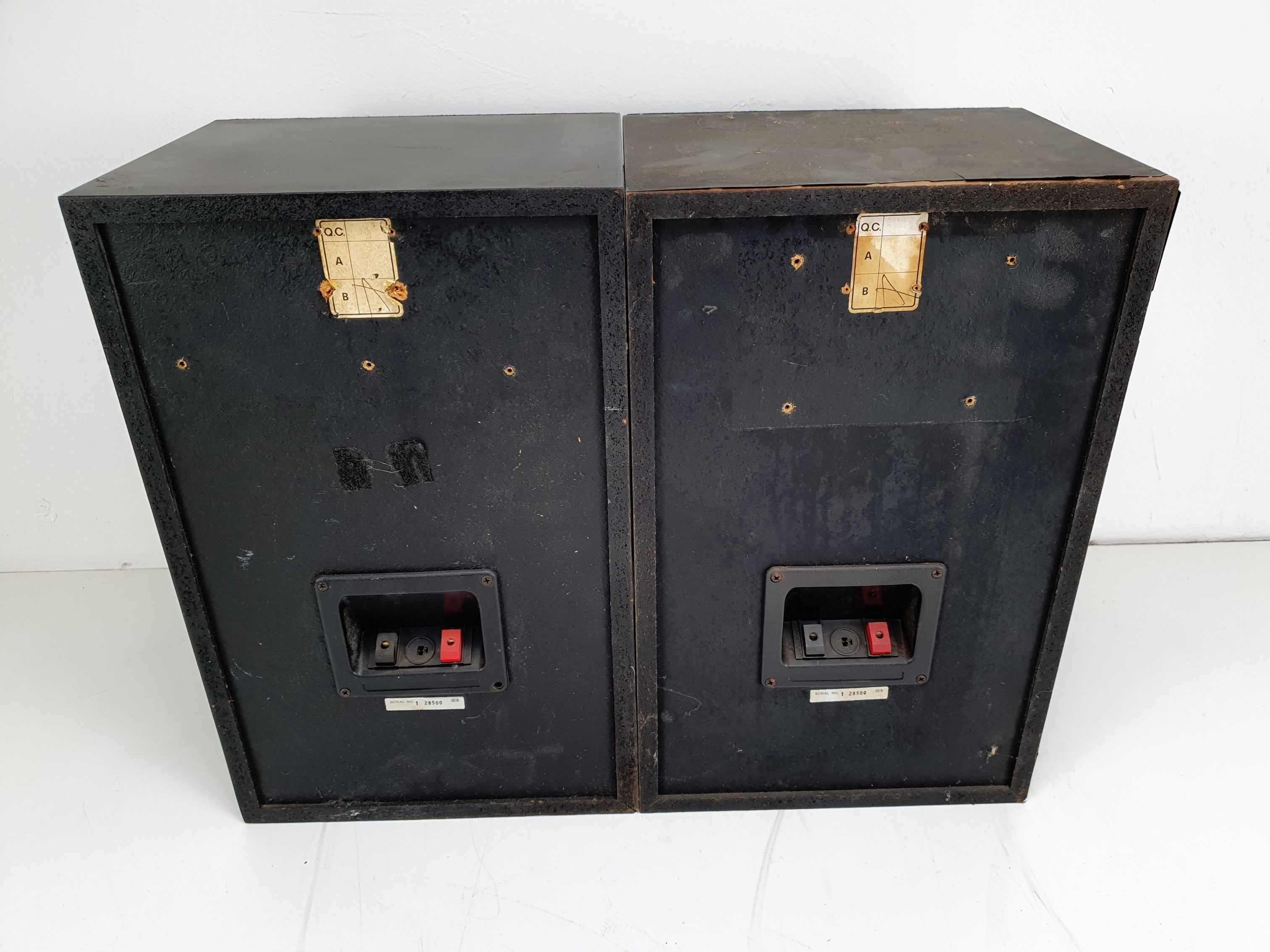 Akai SR-1100 Vintage bookshelf speakers - One not fully working