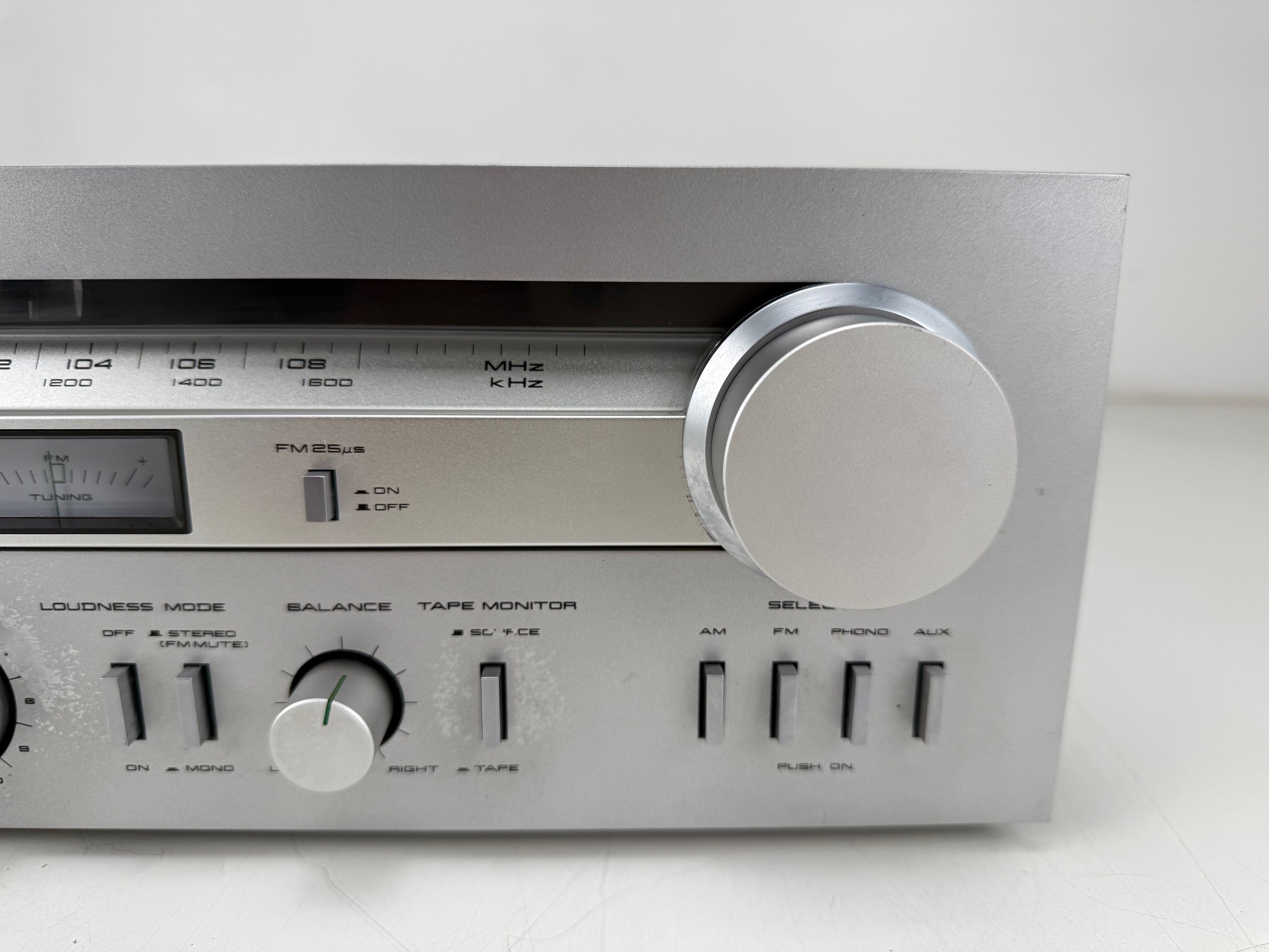 Akai AA-R20 Stereo Receiver - New lights