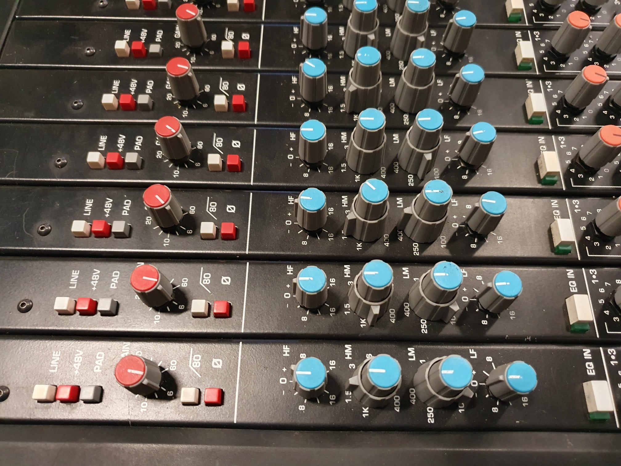 Crest Audio live/studio mengpaneel - 32-8-2 - Inclusief voeding en flightcase - Wordt verkocht zoals het is