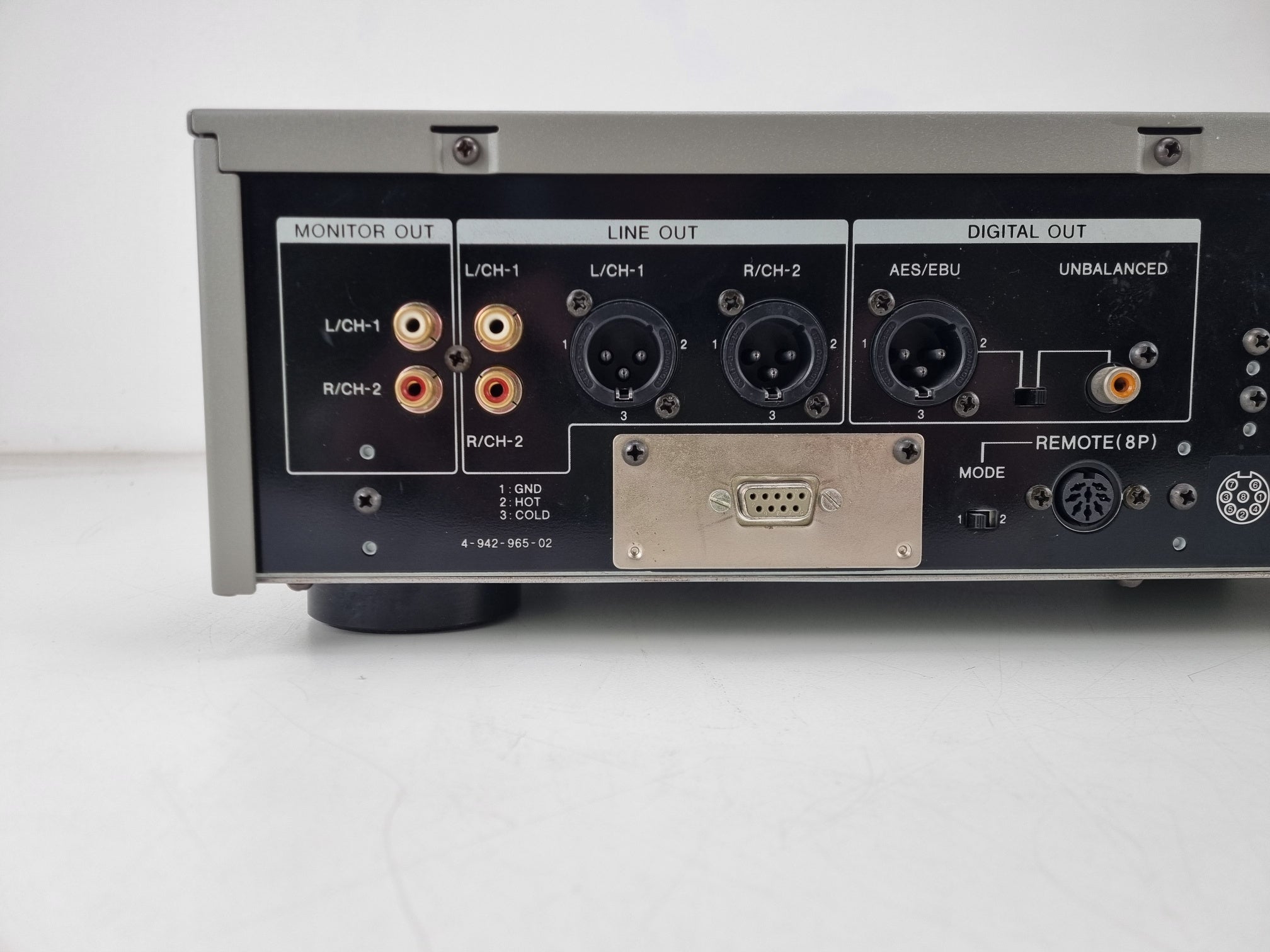 Sony CDP-2700 - Pro Compact Disc Player - XLR out - Very nice condition