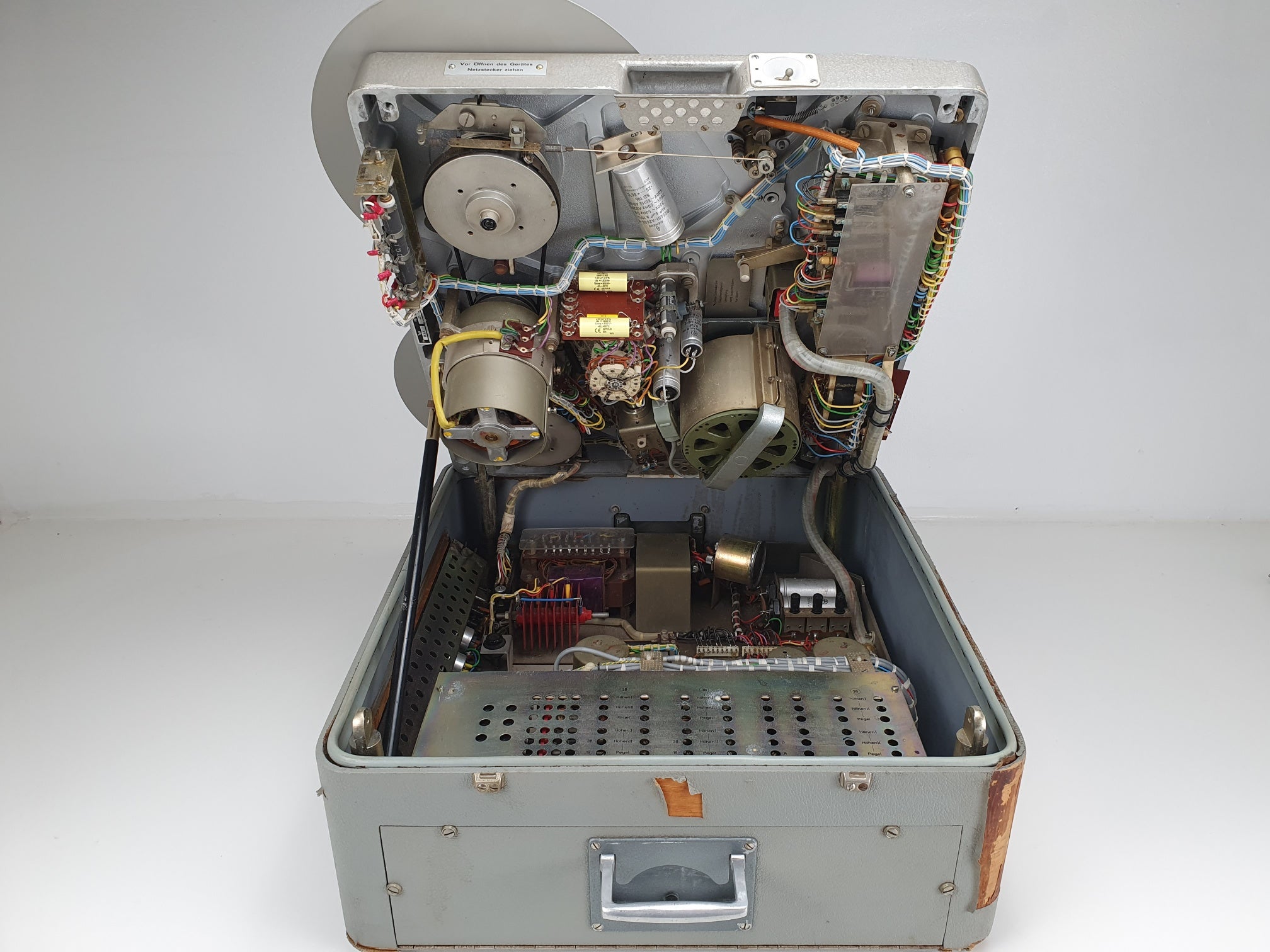 Telefunken M5B Stereo reel to reel recorder in case with pancakes and manual - Serviced