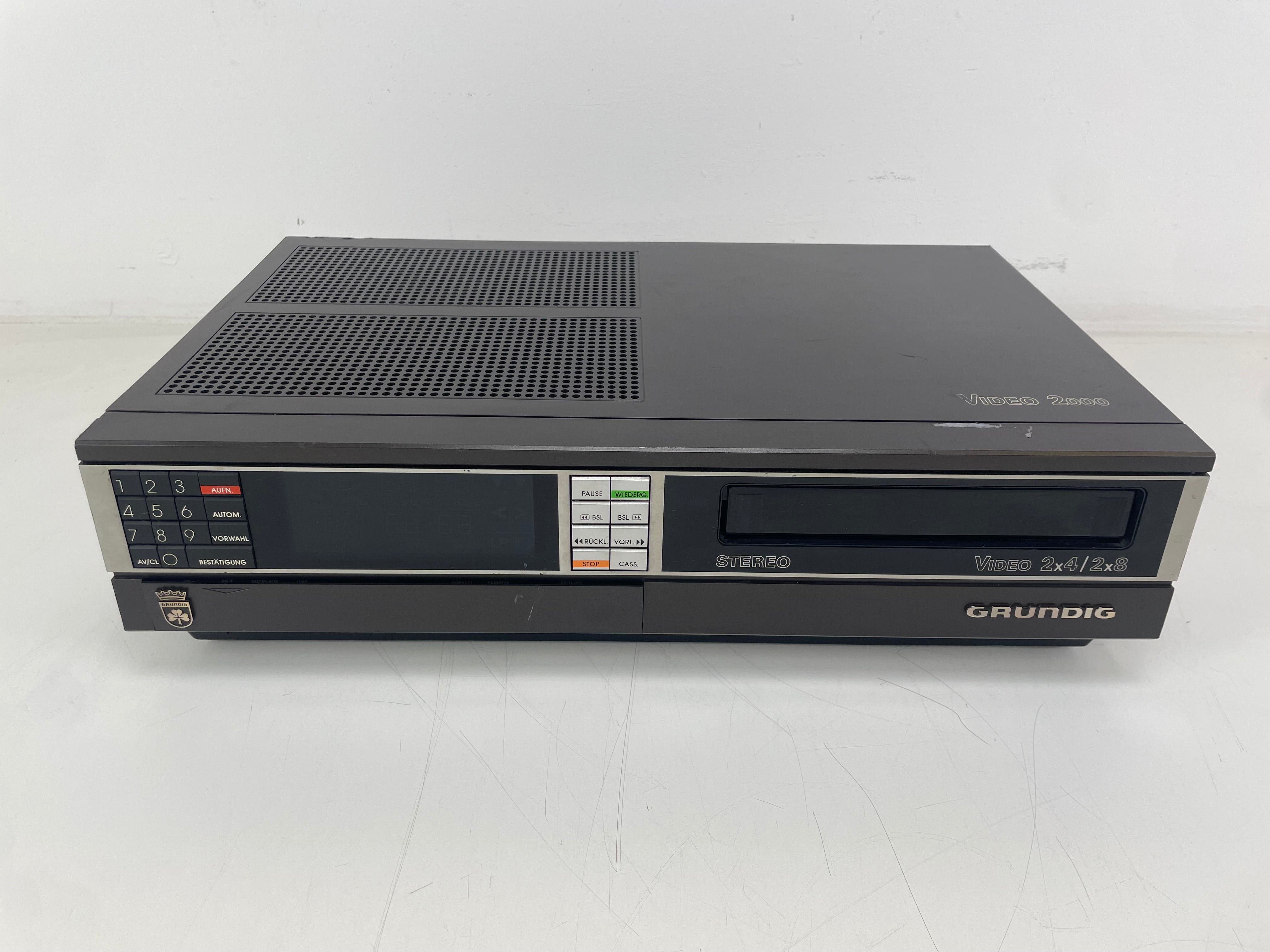 Grundig - Video 2x4/2x8 - 2280a - Video2000 - Video Cassette Recorder - Serviced (Recapped/Repaired)
