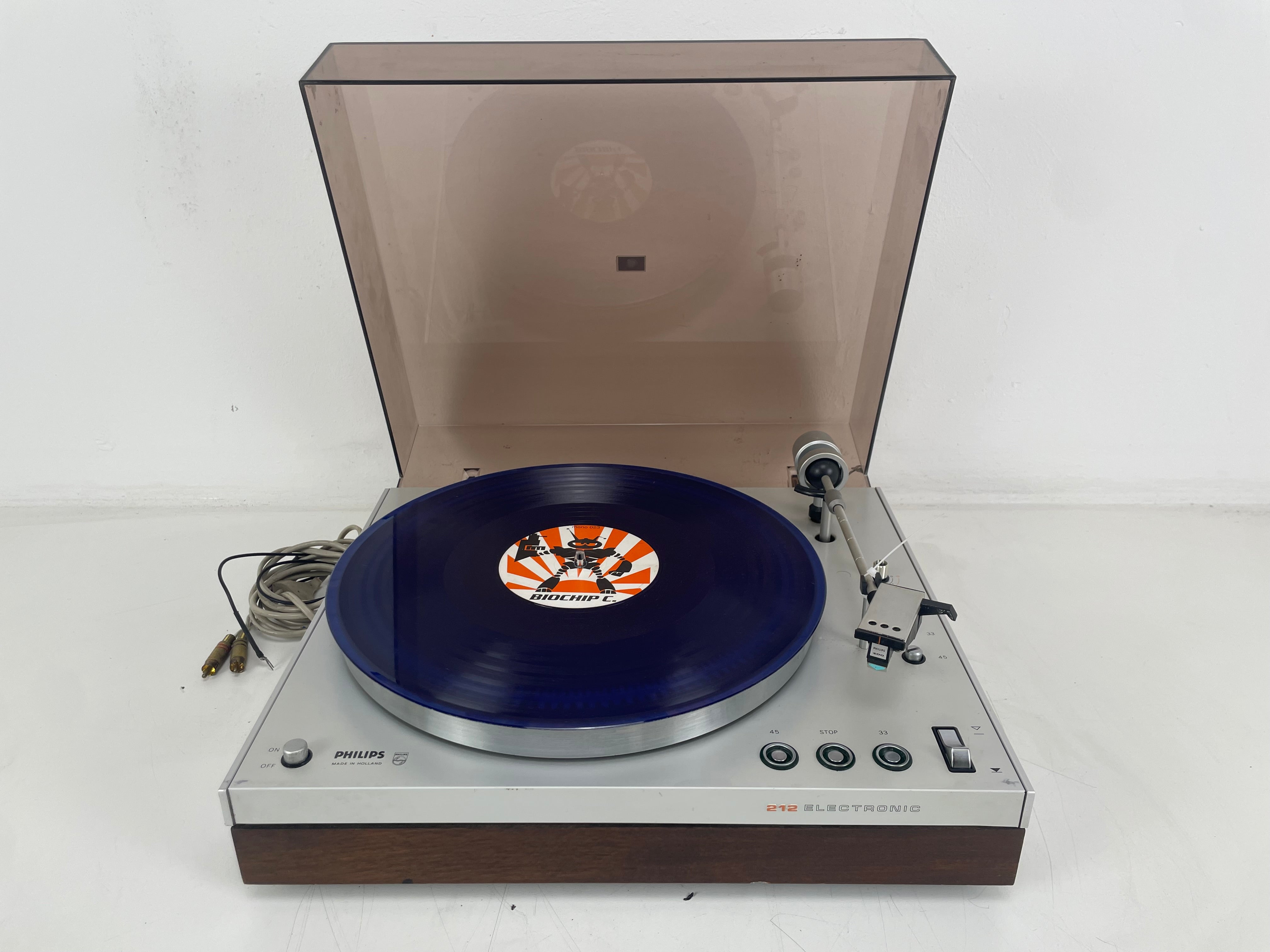 Philips - 212 - Belt-Drive - Turntable - Inc. GP400 Stylus