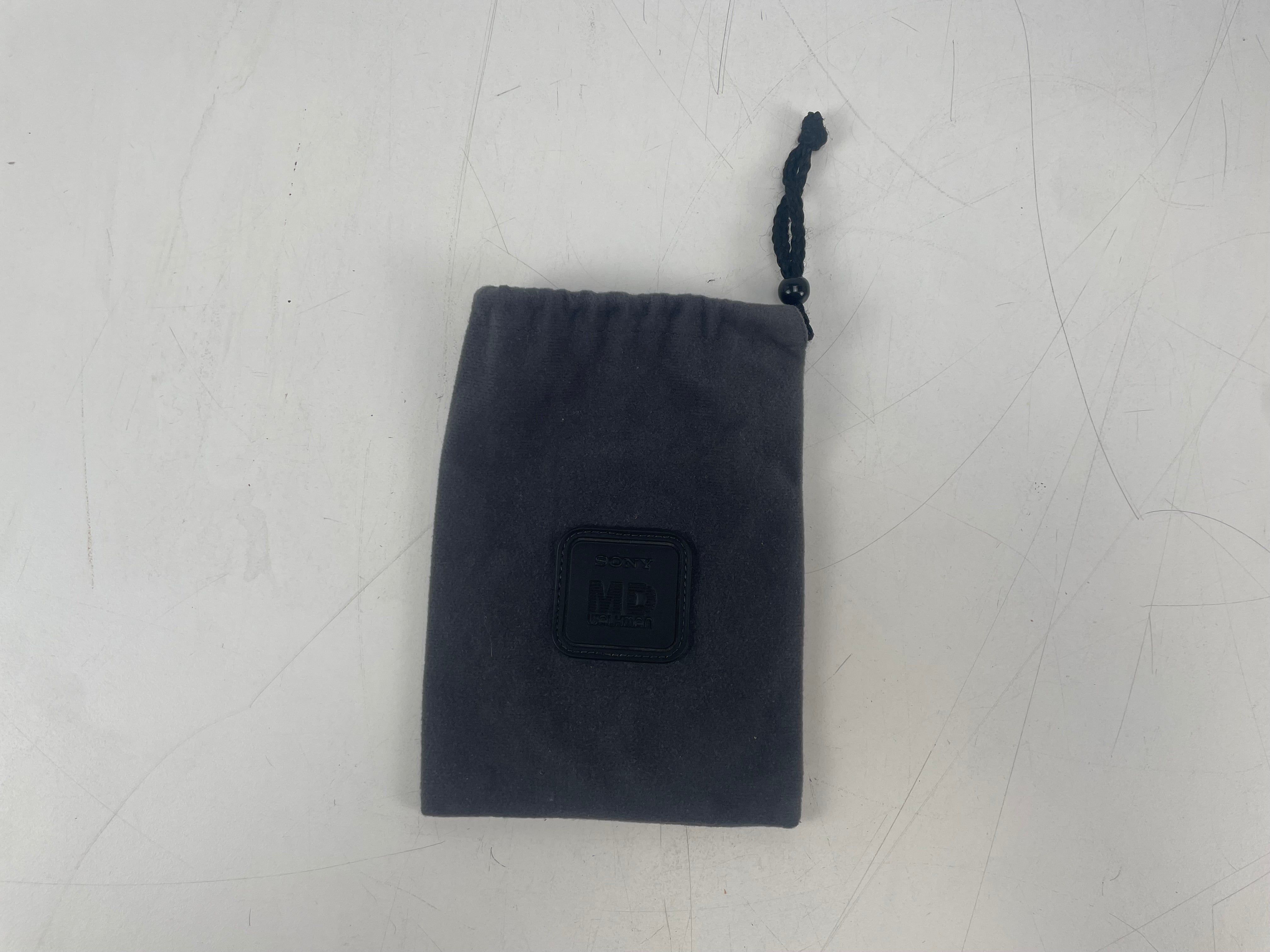 Sony - MZ-R35 - MiniDisc Walkman - Inc. Sleeve/Charger/2-Batteries