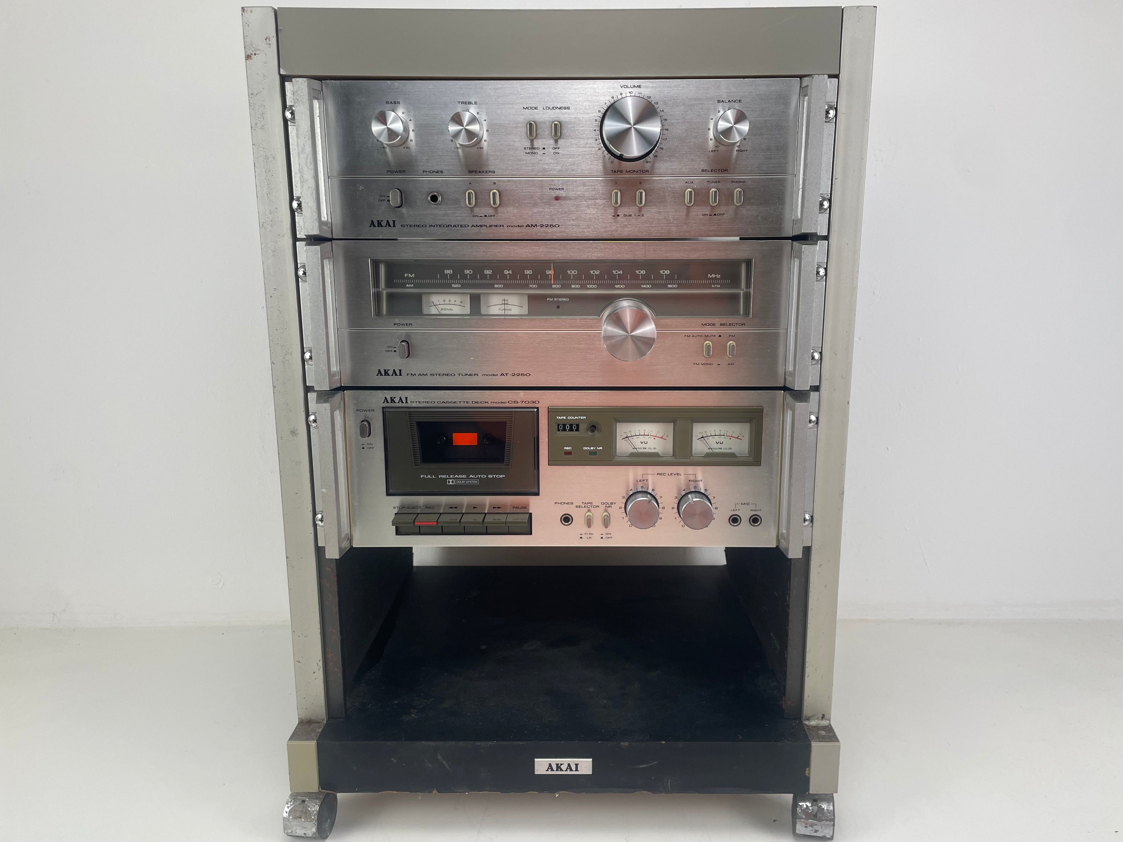 AKAI - AM-2250 / AT-2250 / CS-703D in Original AKAI Rack