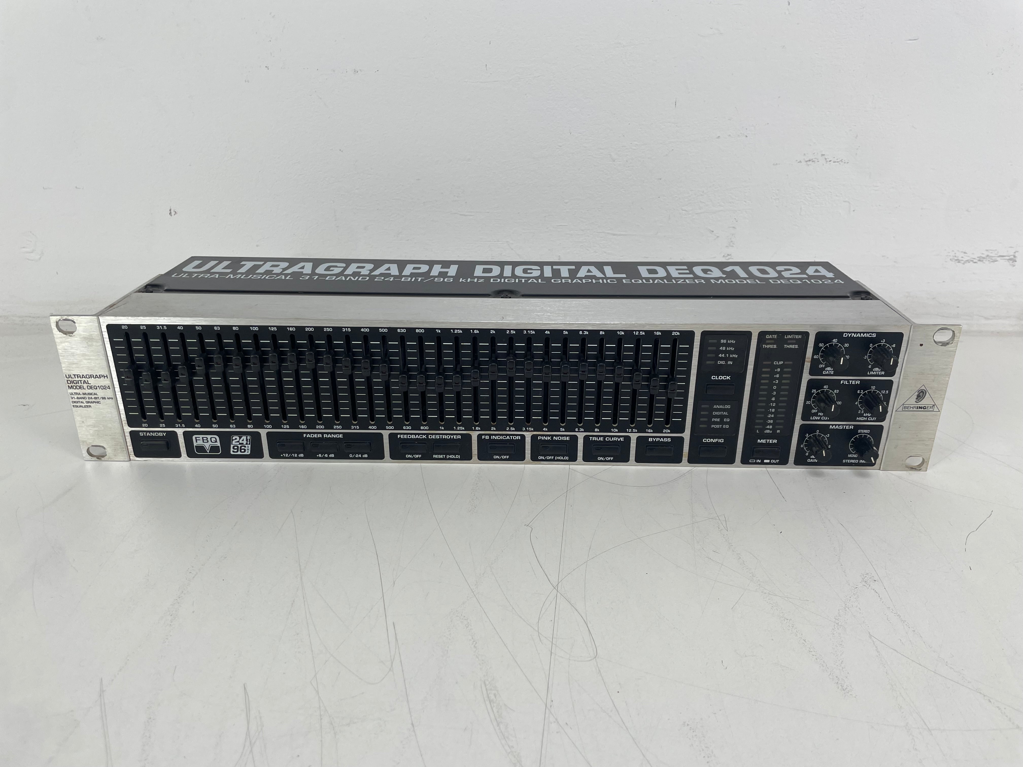 Behringer - Ultragraph Digital DEQ1024 – Digital Equalizer – Light Glitching