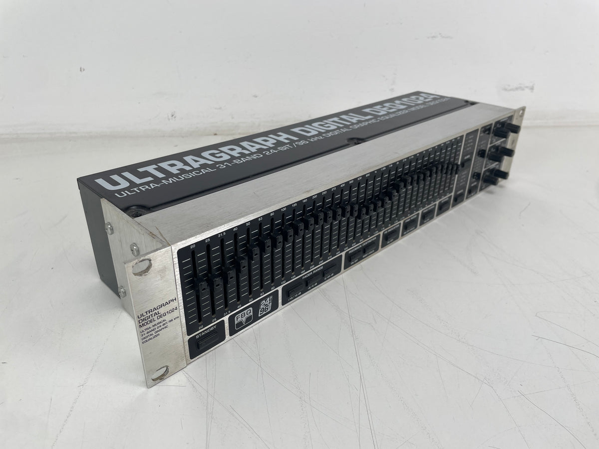 Behringer - Ultragraph Digital DEQ1024 – Digital Equalizer – Light Glitching