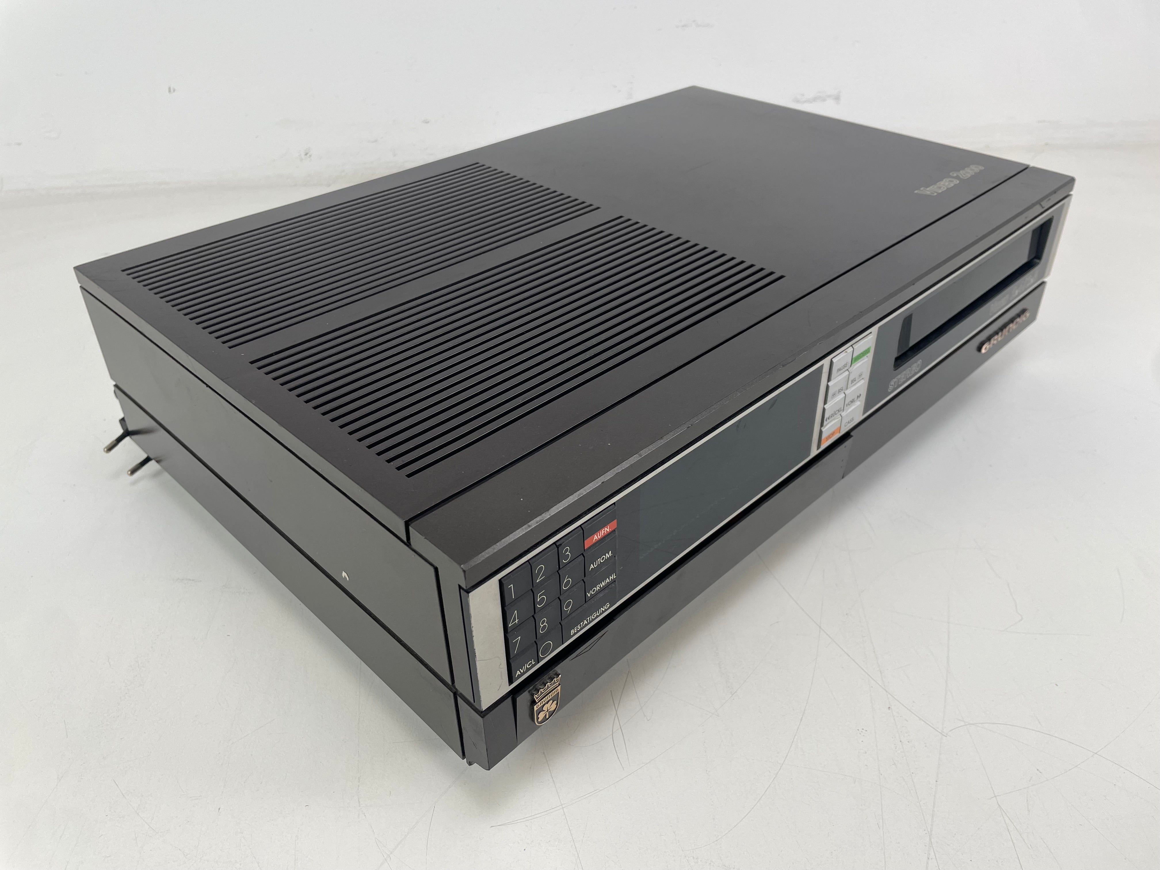 Grundig - Video 2x4/2x8 - 2280a - Video2000 - Video Cassette Recorder - Serviced (Recapped/Repaired)