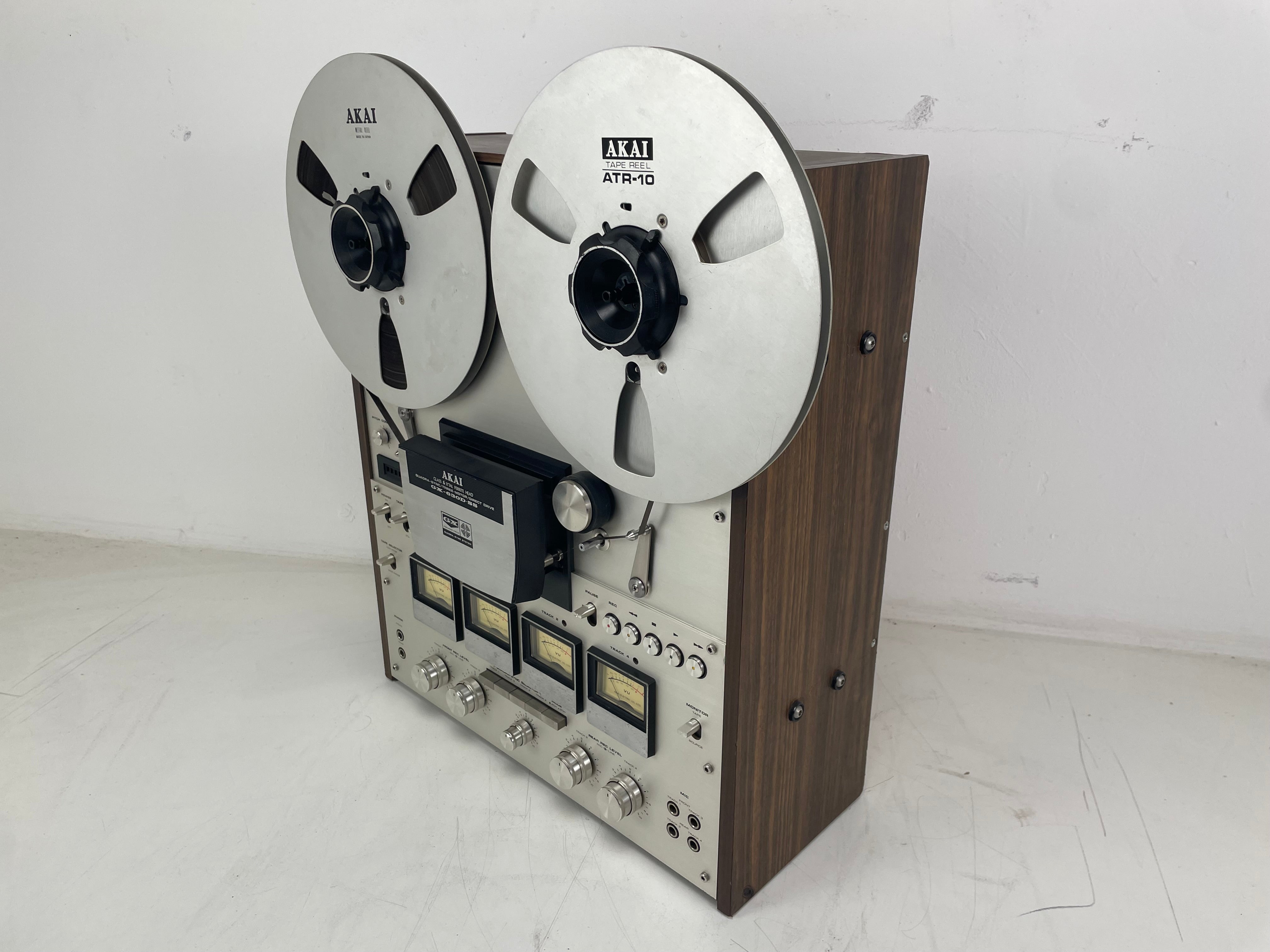 Akai - 630DD-SS - Reel-to-Reel Recorder - 3-Head - Direct Drive - Serviced (Cleaned/New Lamps)