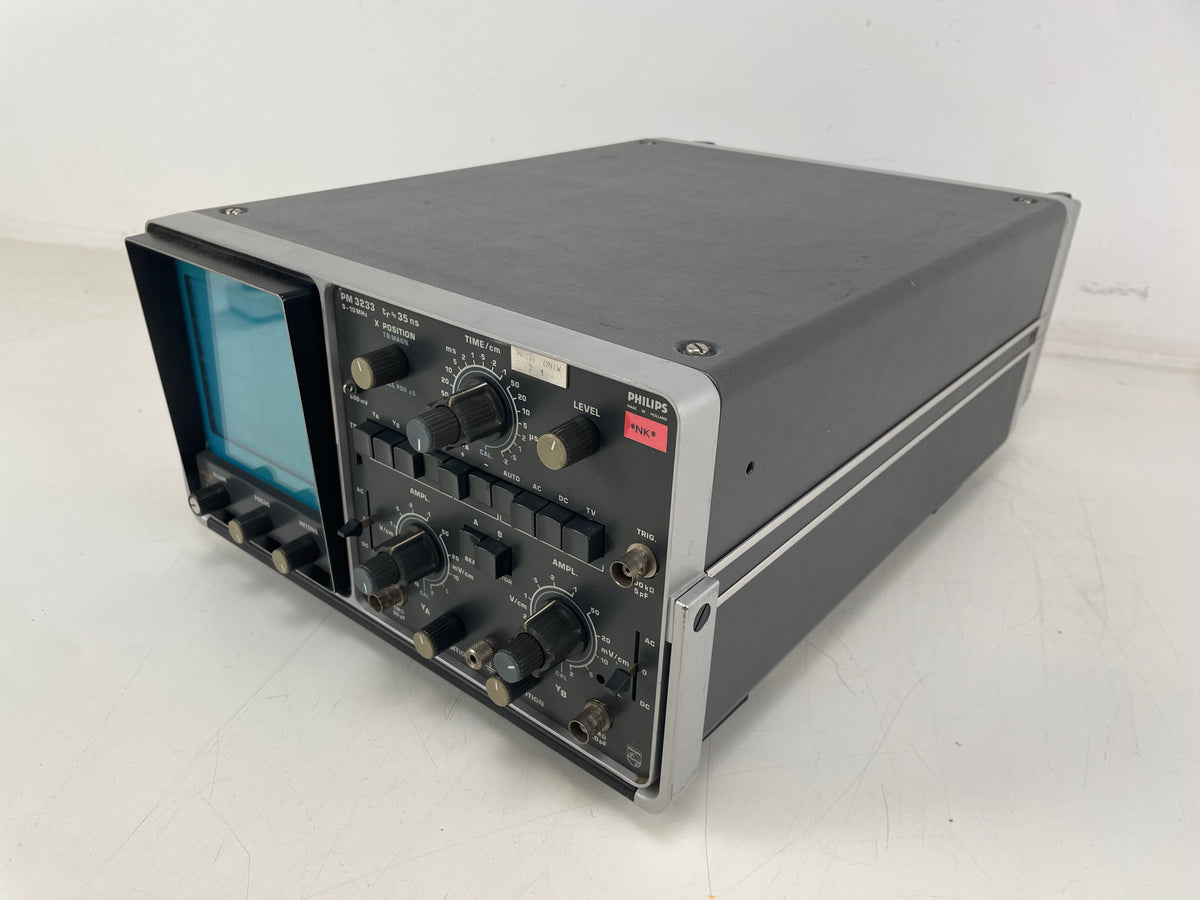Philips - PM3233 - Oscilioscope - For Parts/As-Is (Powers Up)