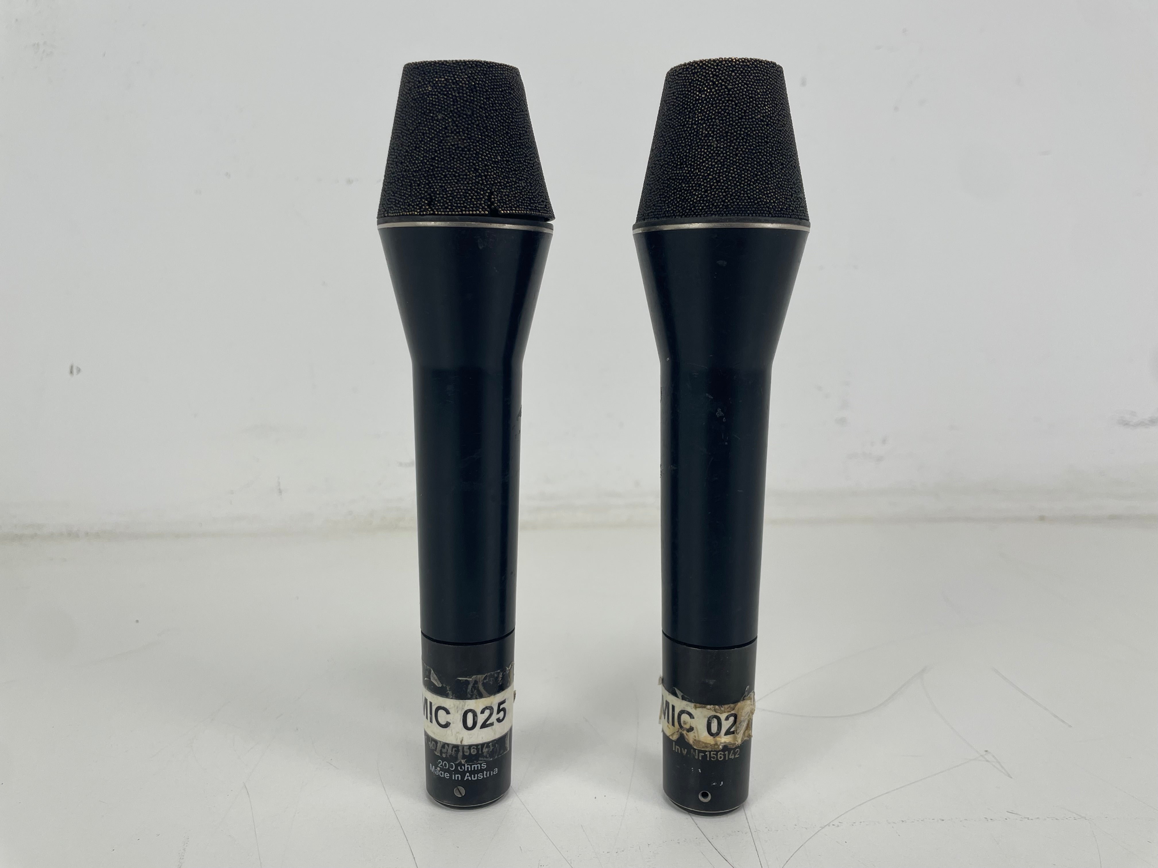 AKG - D222 - TWOWAYCARDIOID® Dynamic Microphone - Matched Pair - 1 Broken Grill - Inc. Specs/FQ-Sheet