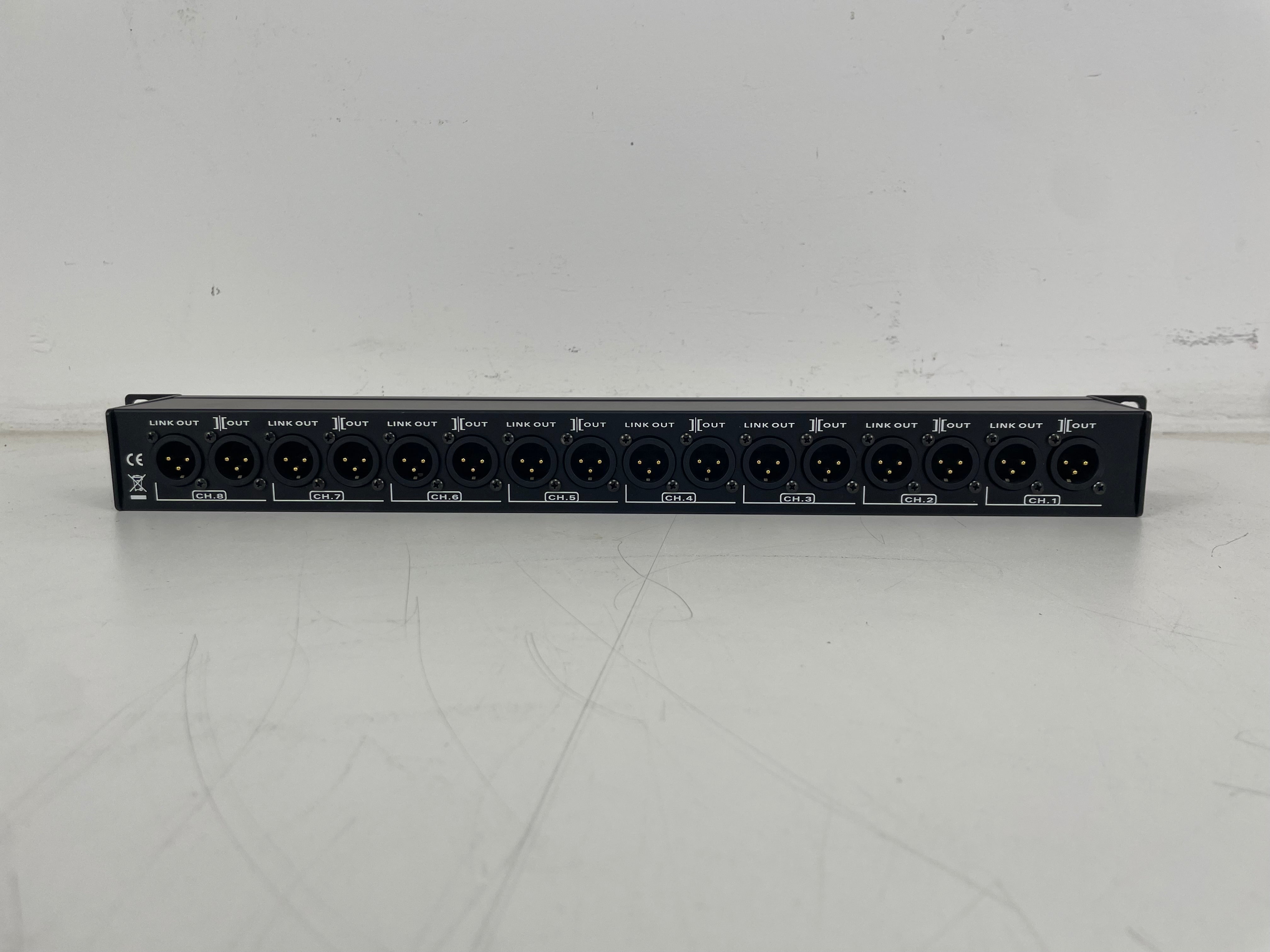 The T.Racks - Eight - Microphone Splitter