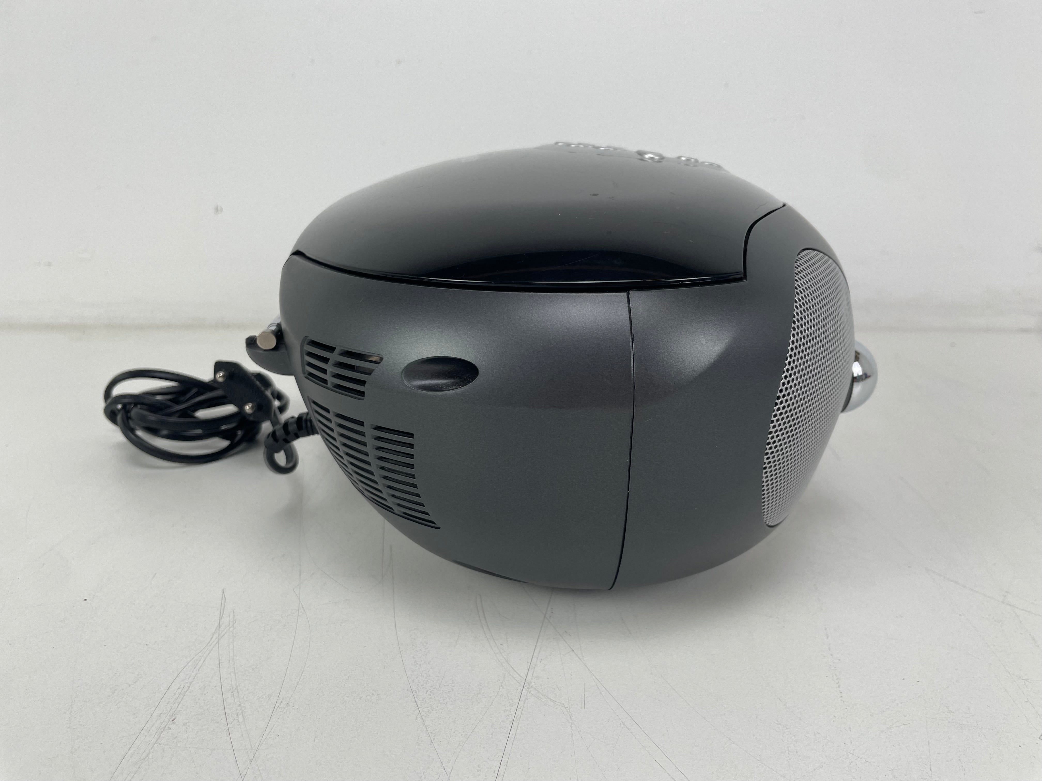 Grundig - Beezz - RCD 6800 DEC/A - Portable Radio/CD/SD/USB-Player