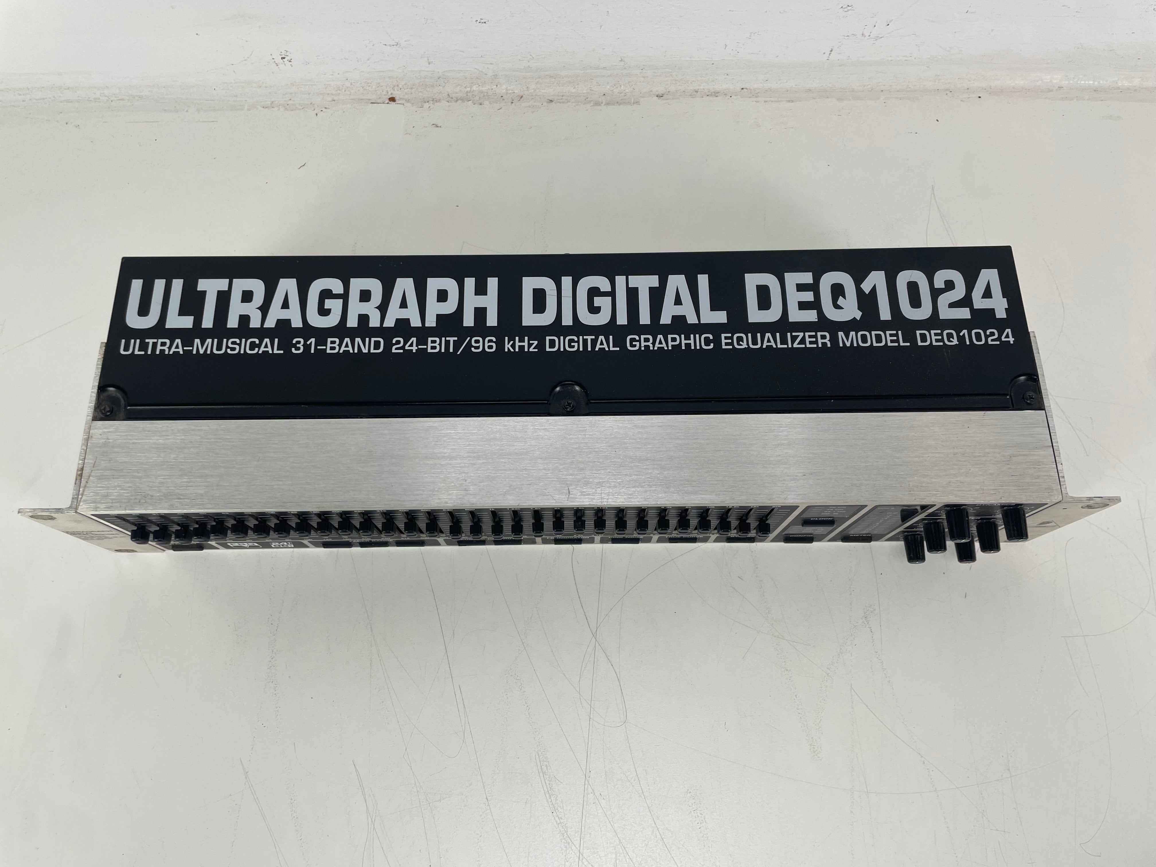 Behringer - Ultragraph Digital DEQ1024 – Digital Equalizer – Light Glitching
