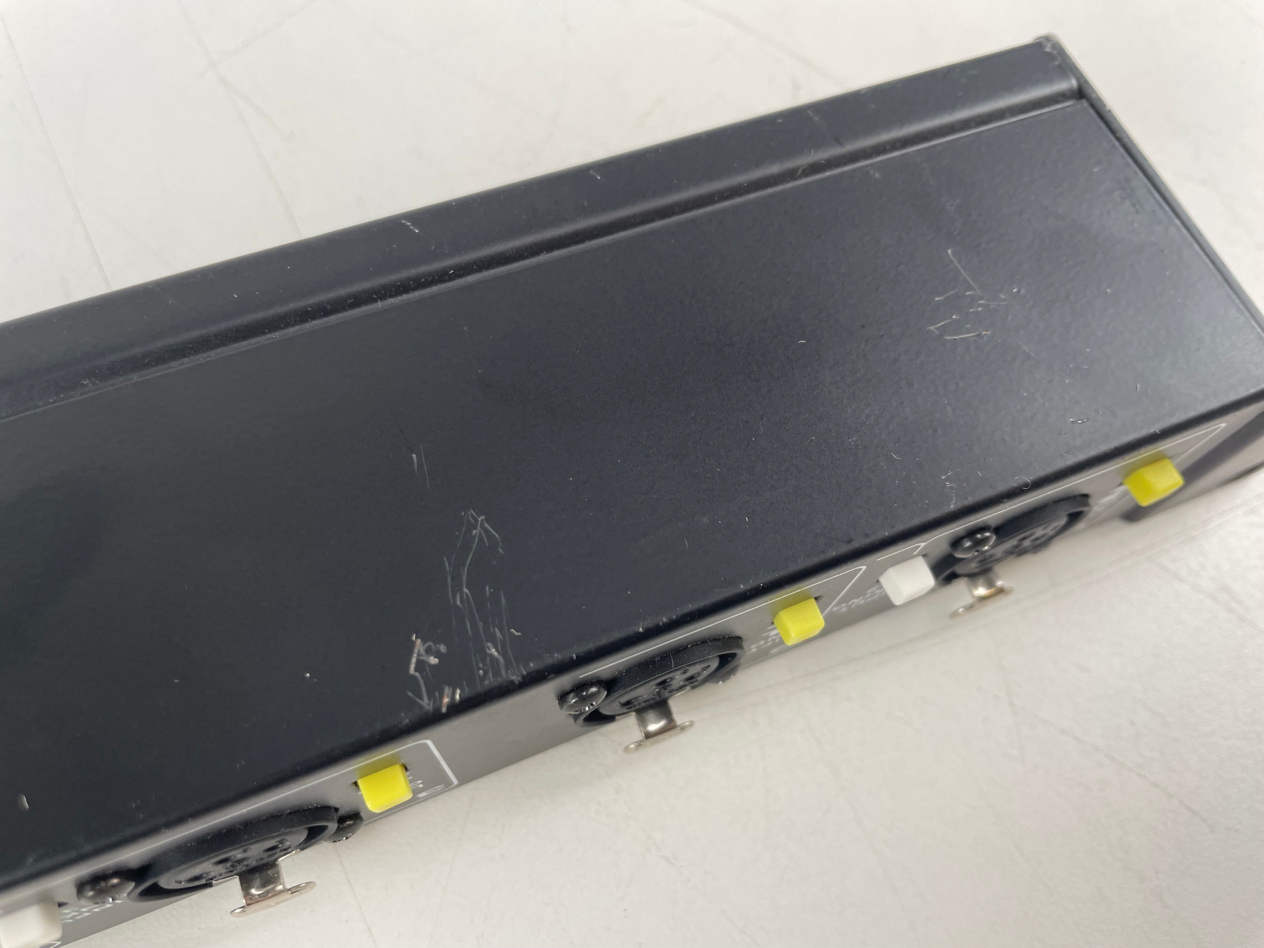 The T.Racks - Eight - Microphone Splitter