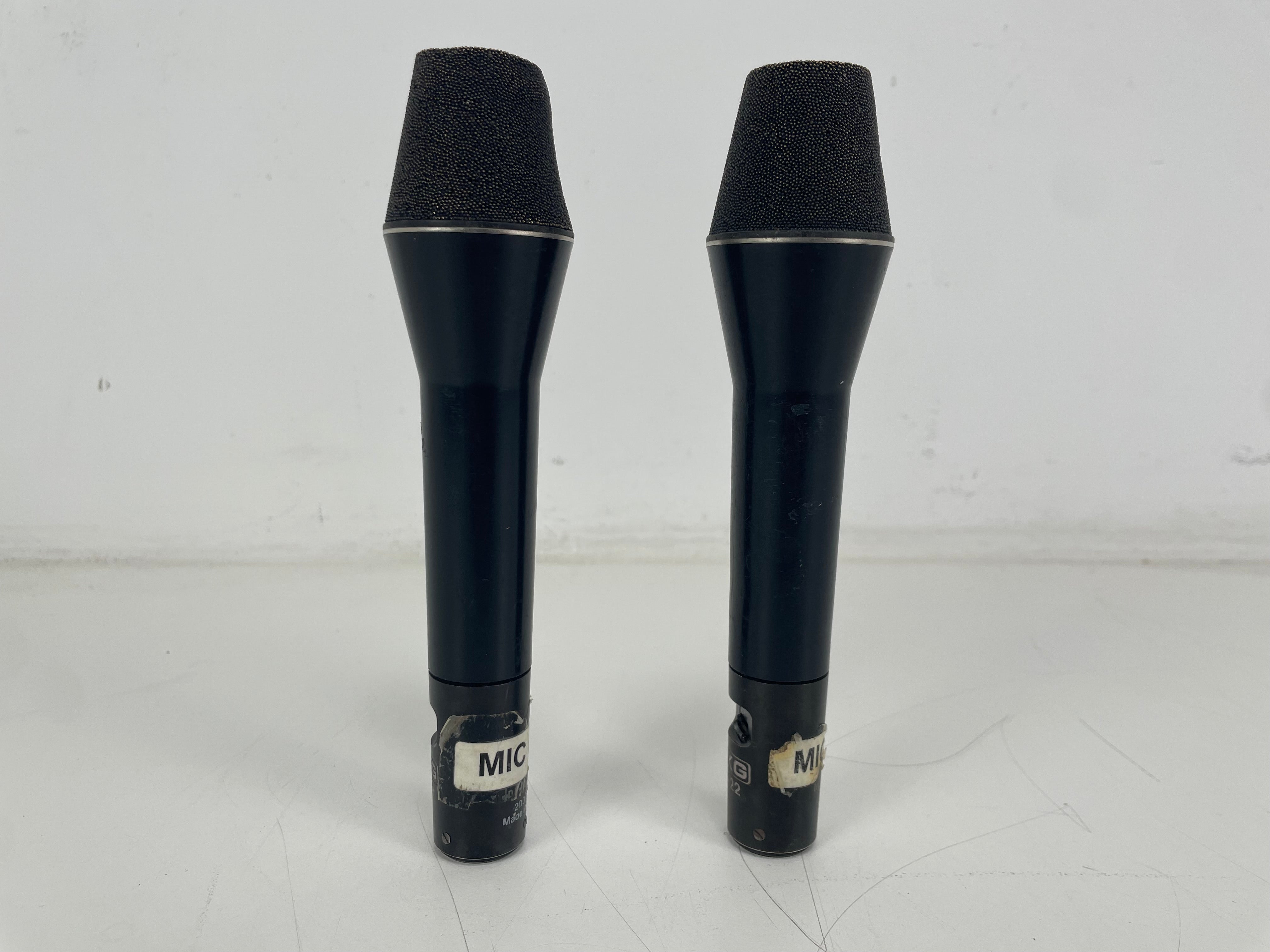 AKG - D222 - TWOWAYCARDIOID® Dynamic Microphone - Matched Pair - 1 Broken Grill - Inc. Specs/FQ-Sheet