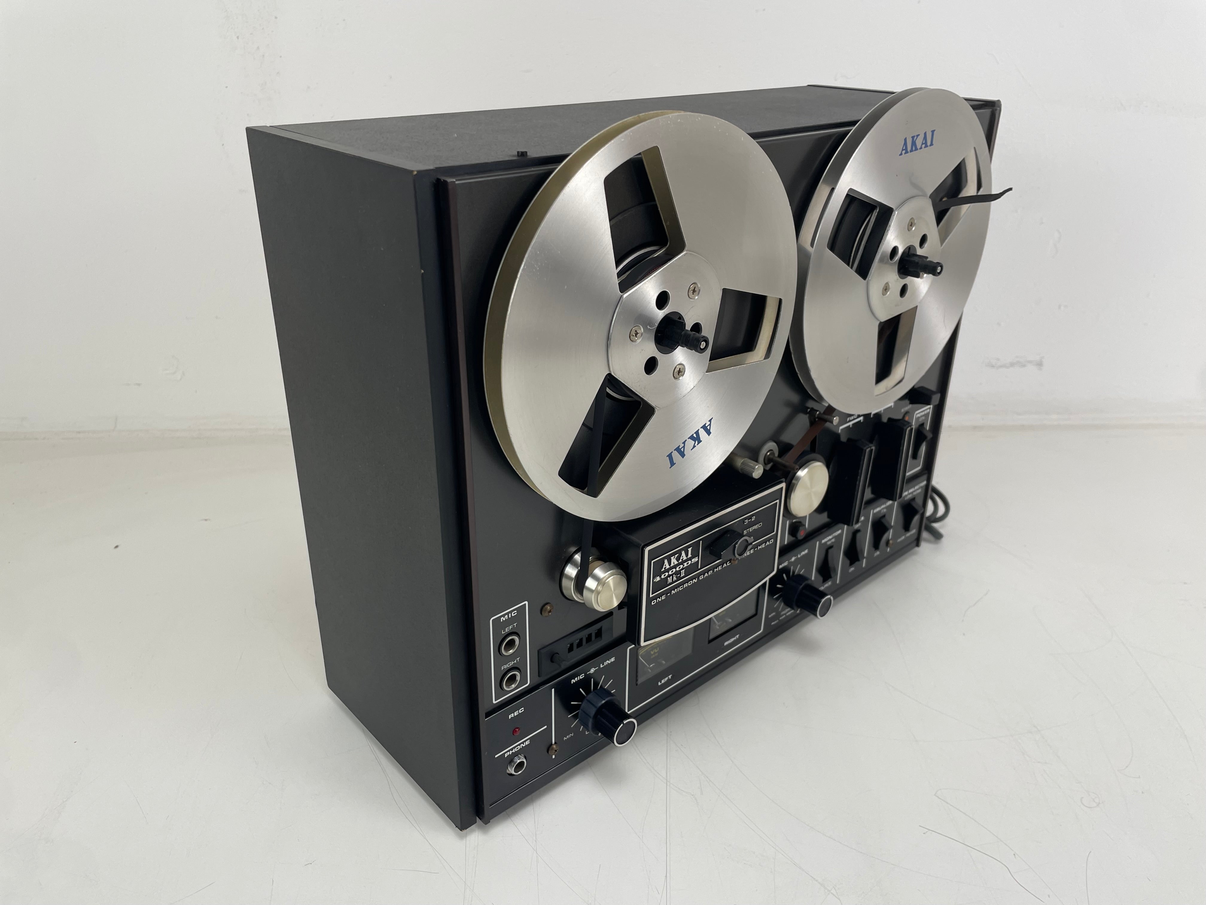 Akai - 4000DS MK2 - Black - 3-Head - 18CM - Reel-to-Reel Recorder - Serviced (New Belts)