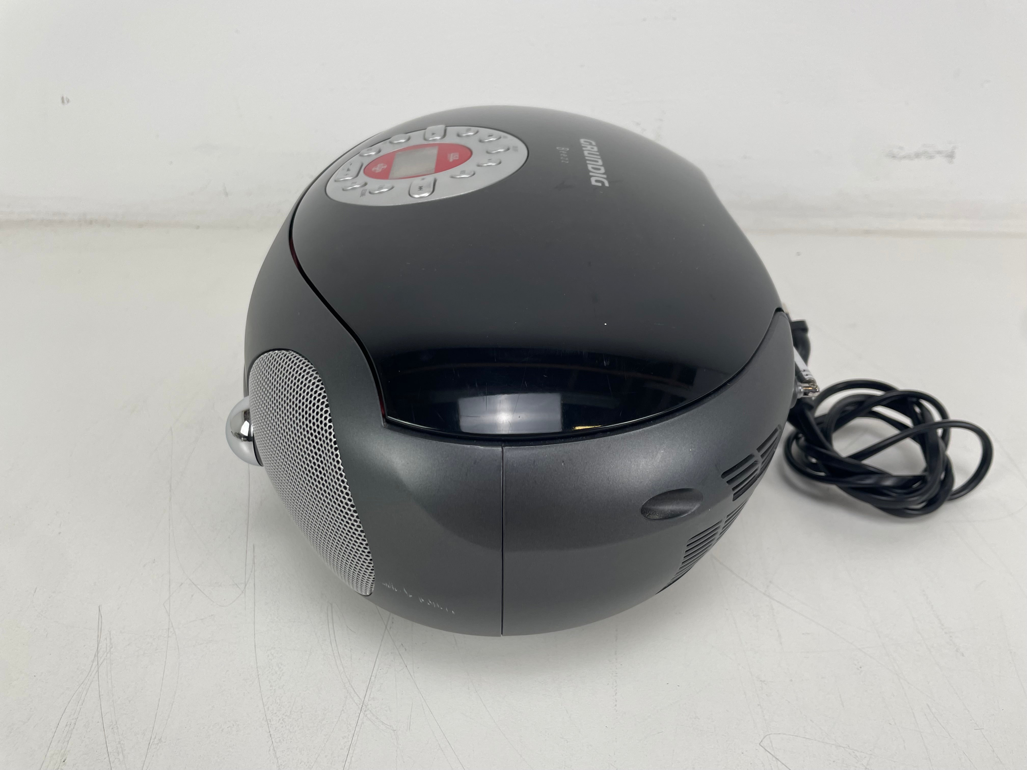 Grundig - Beezz - RCD 6800 DEC/A - Portable Radio/CD/SD/USB-Player