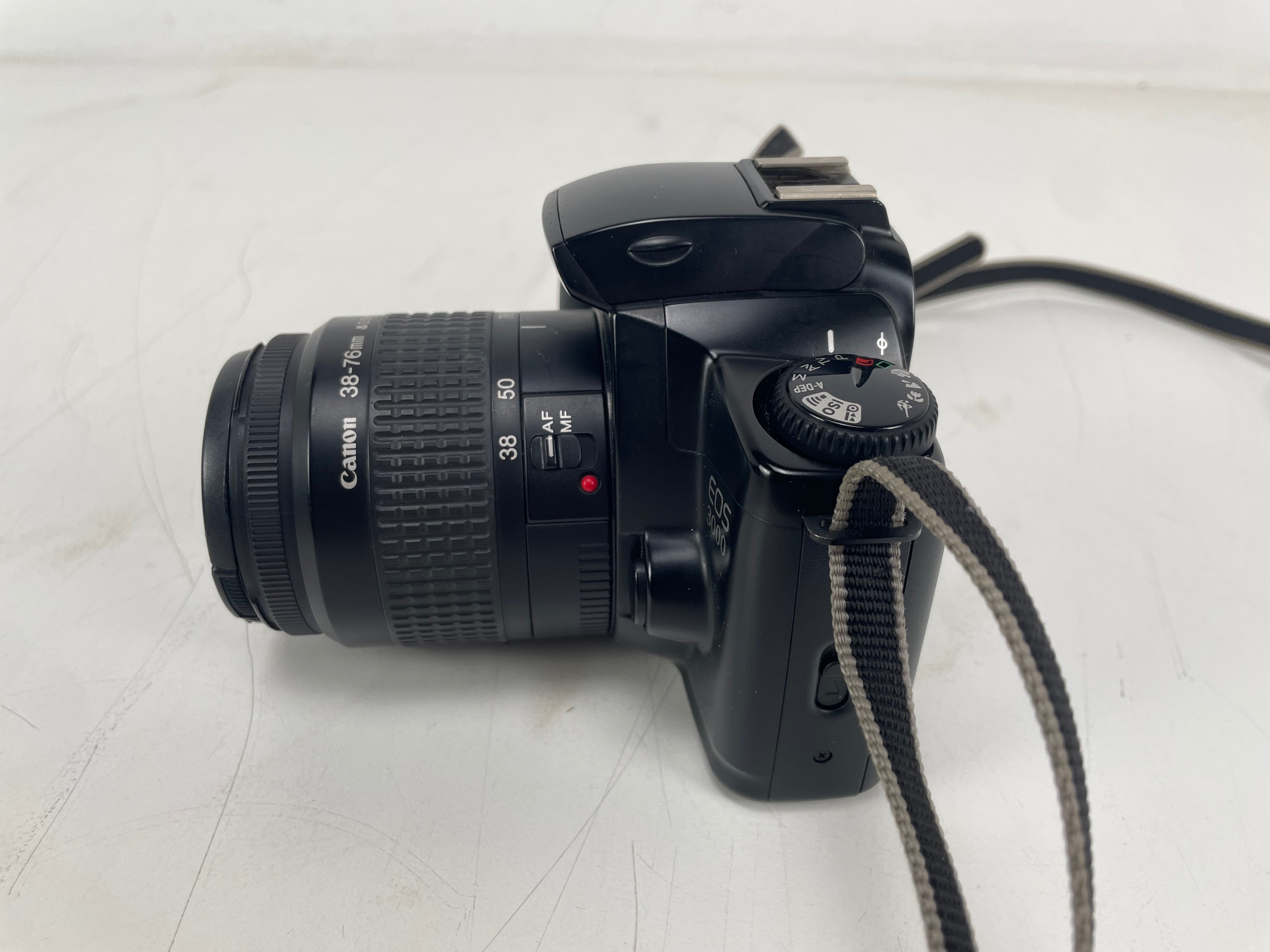 Canon EOS 3000 – Analog 35mm Film Camera – Inc. Accesoires/Manual – As Is (Untested)