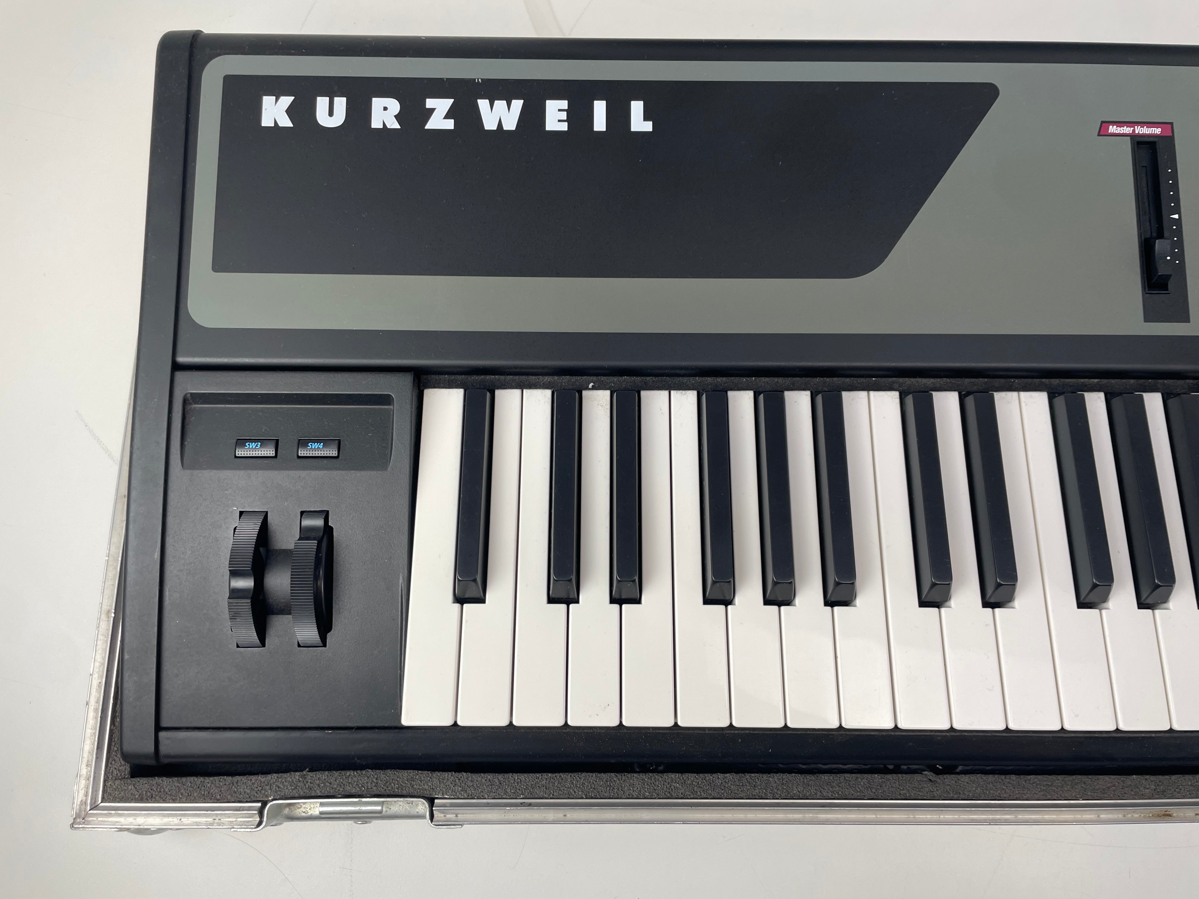 Kurzweil PC1X – Performance Controller Keyboard – Inc. Flight Case/AC-Adapter – As Is (Screen Issue)