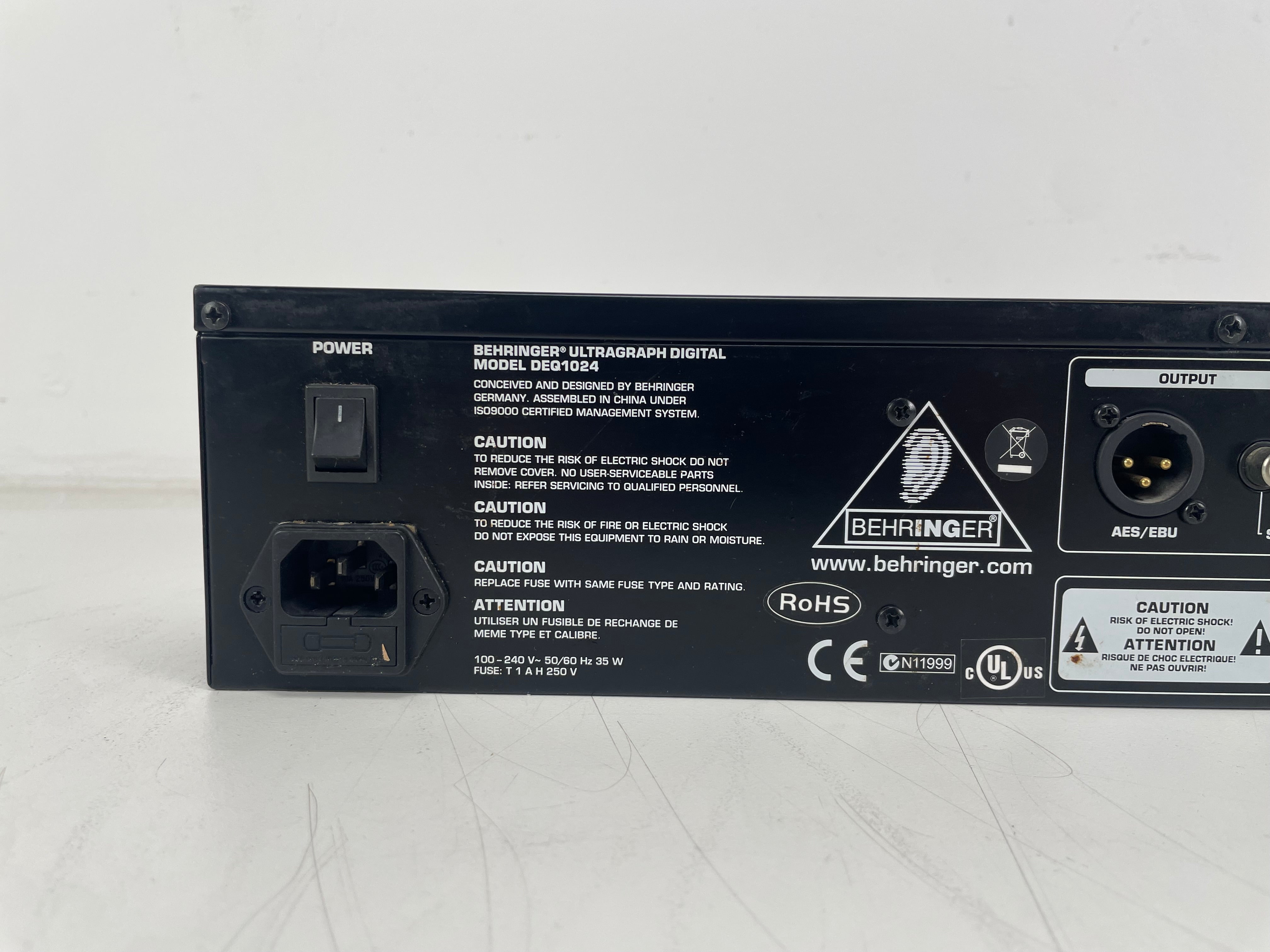 Behringer - Ultragraph Digital DEQ1024 – Digital Equalizer – Light Glitching