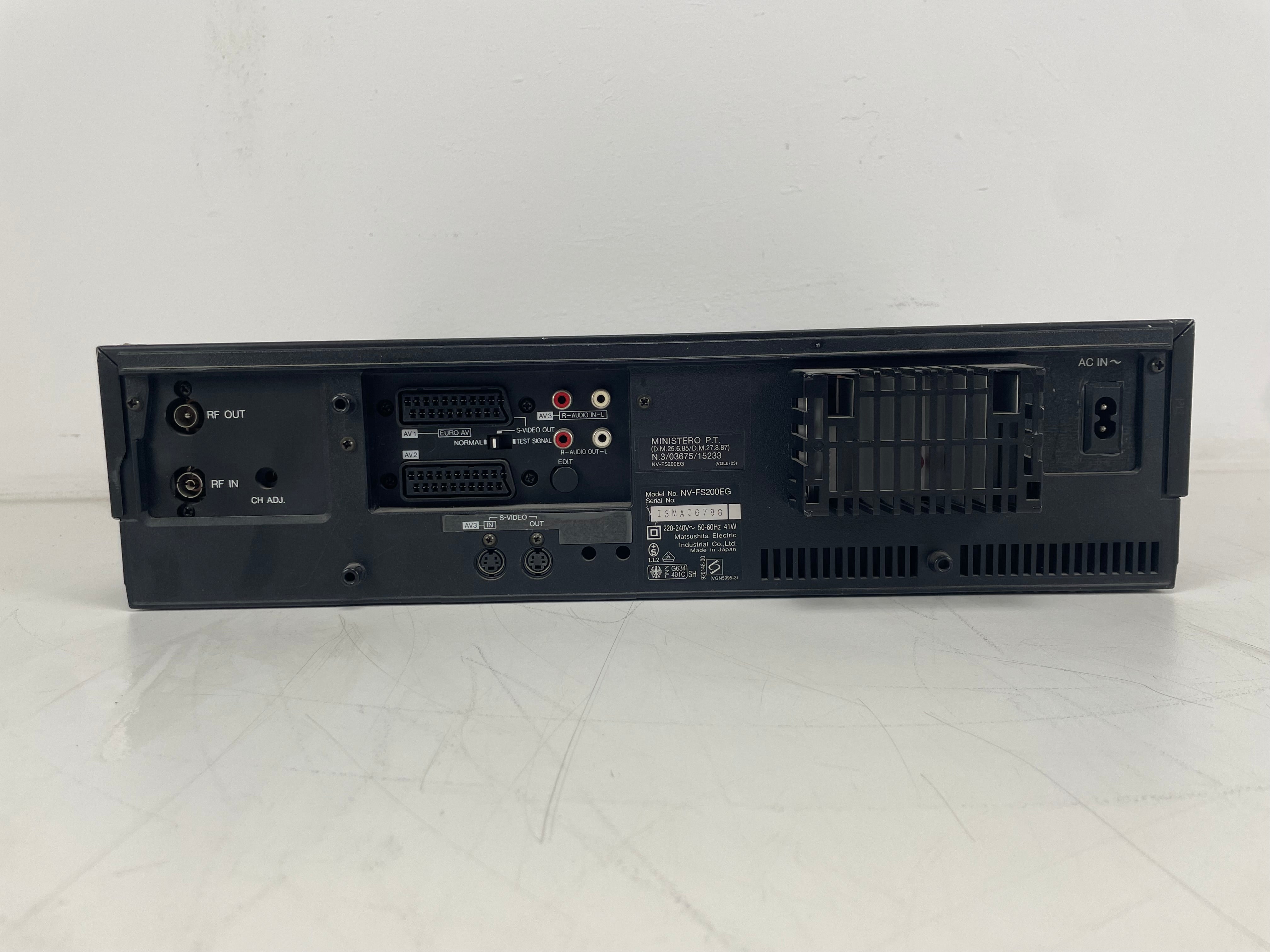 Panasonic - NV-FS200 - HQ - S-VHS - Video Cassette Recorder