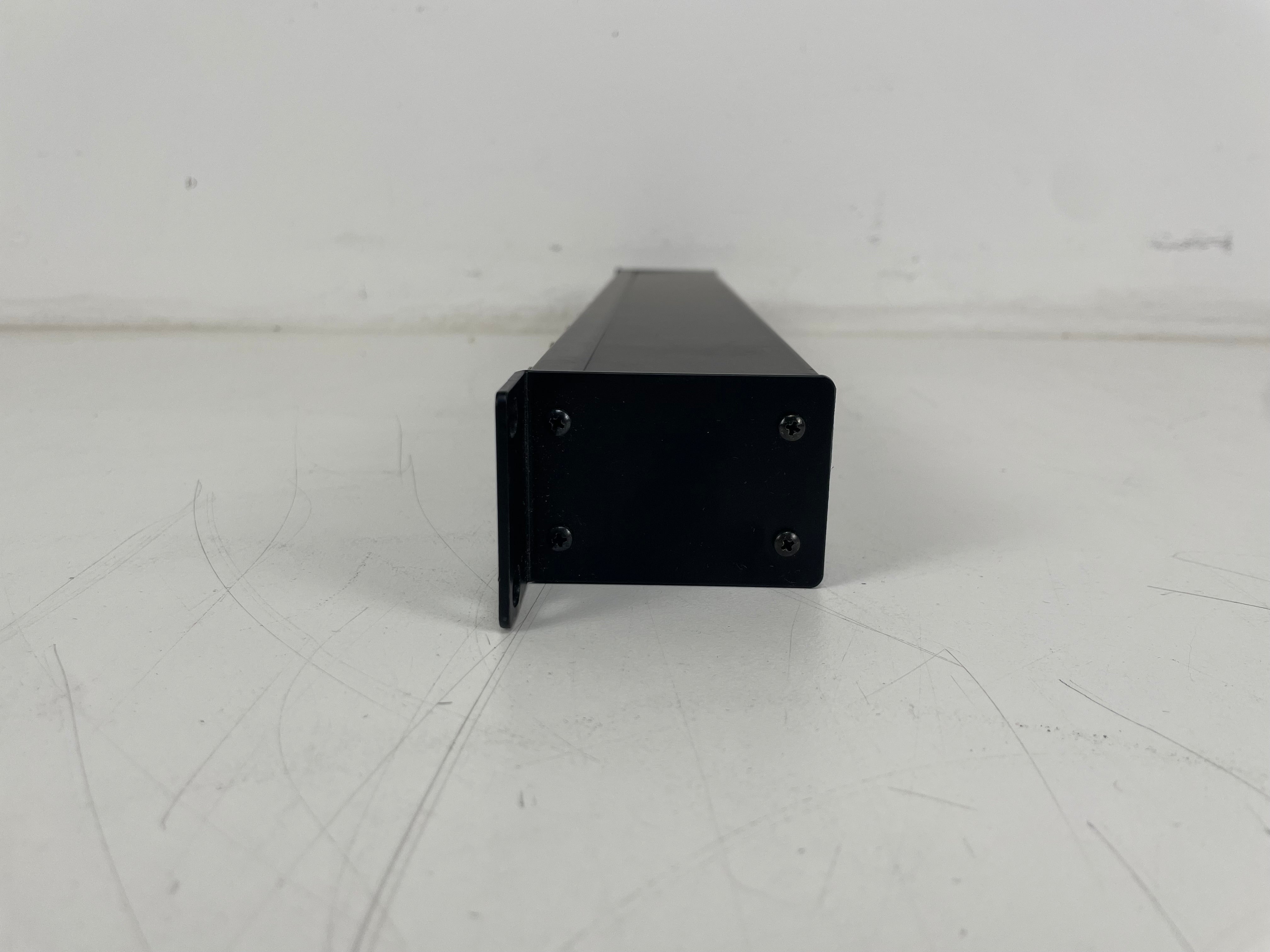 The T.Racks - Eight - Microphone Splitter