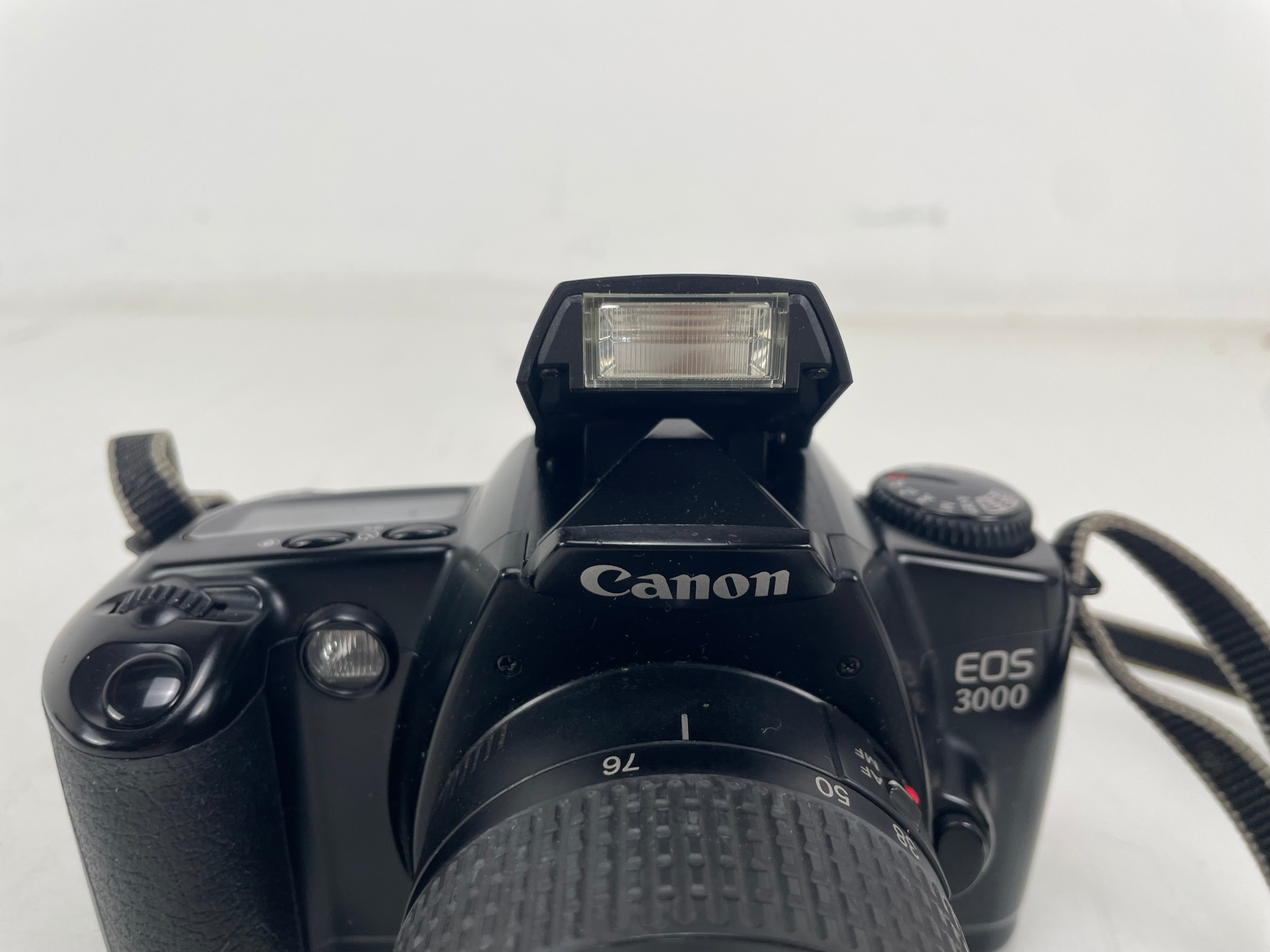 Canon EOS 3000 – Analog 35mm Film Camera – Inc. Accesoires/Manual – As Is (Untested)