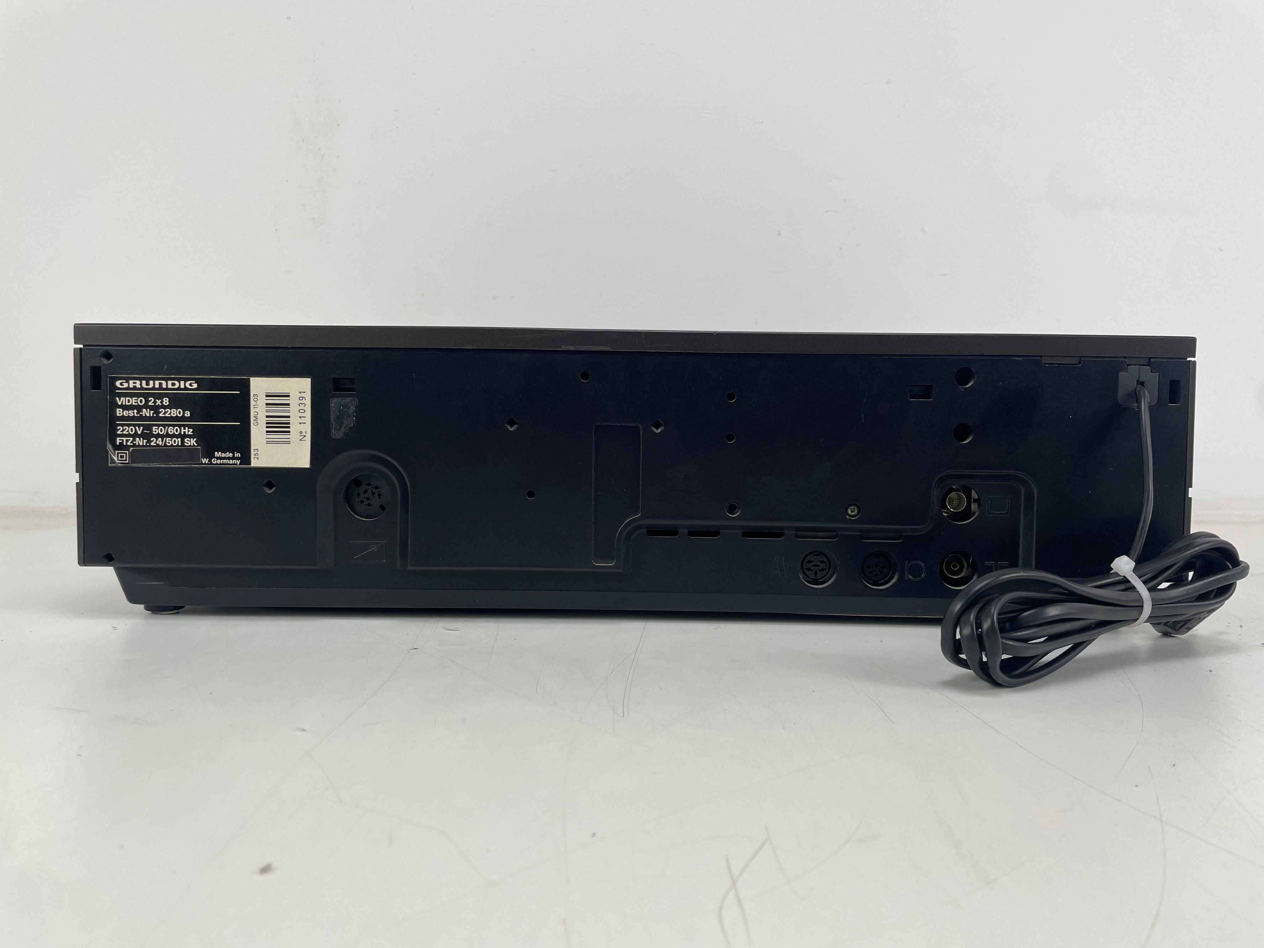 Grundig - Video 2x4/2x8 - 2280a - Video2000 - Video Cassette Recorder - Serviced (Recapped/Repaired)