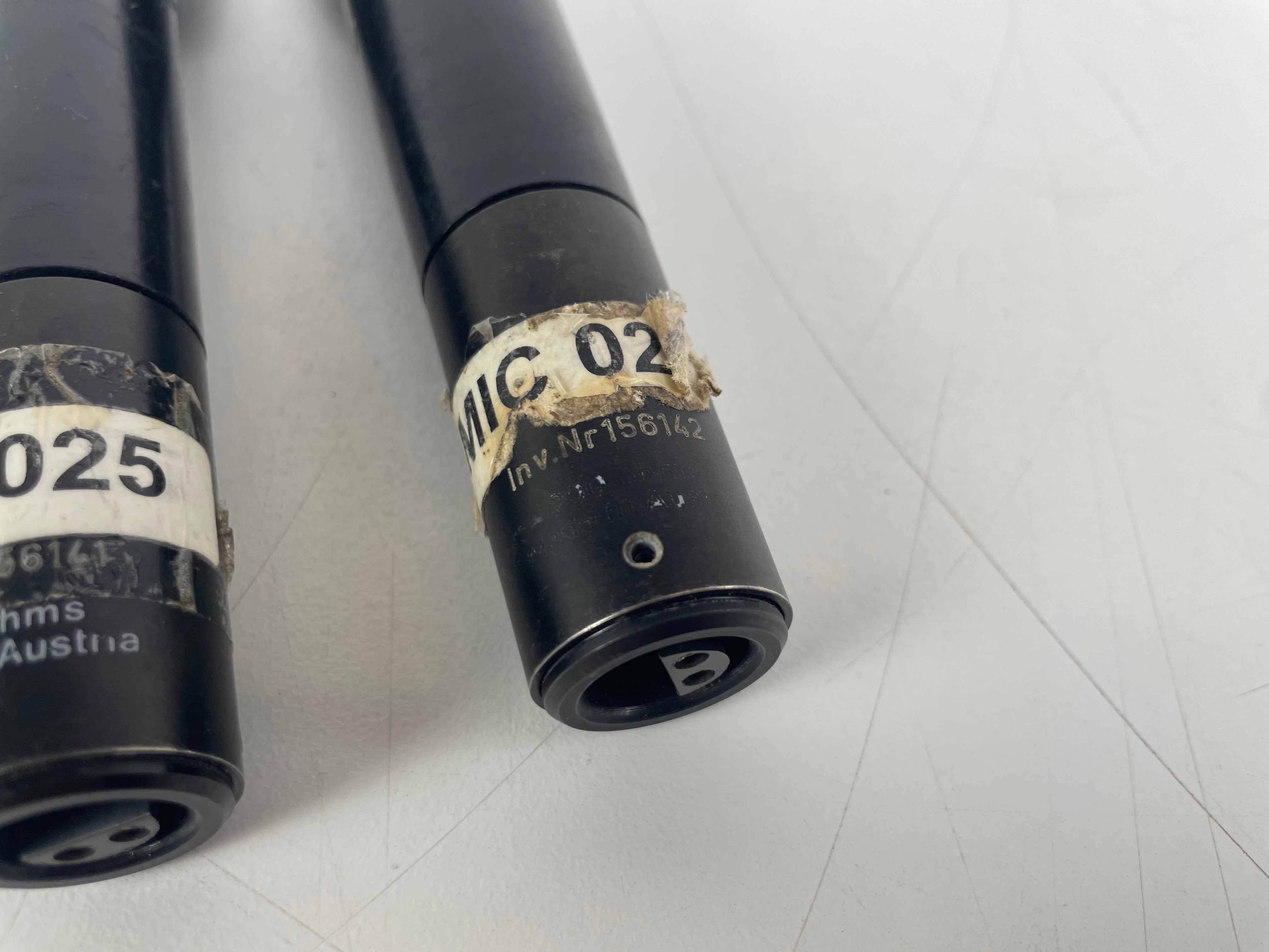 AKG - D222 - TWOWAYCARDIOID® Dynamic Microphone - Matched Pair - 1 Broken Grill - Inc. Specs/FQ-Sheet