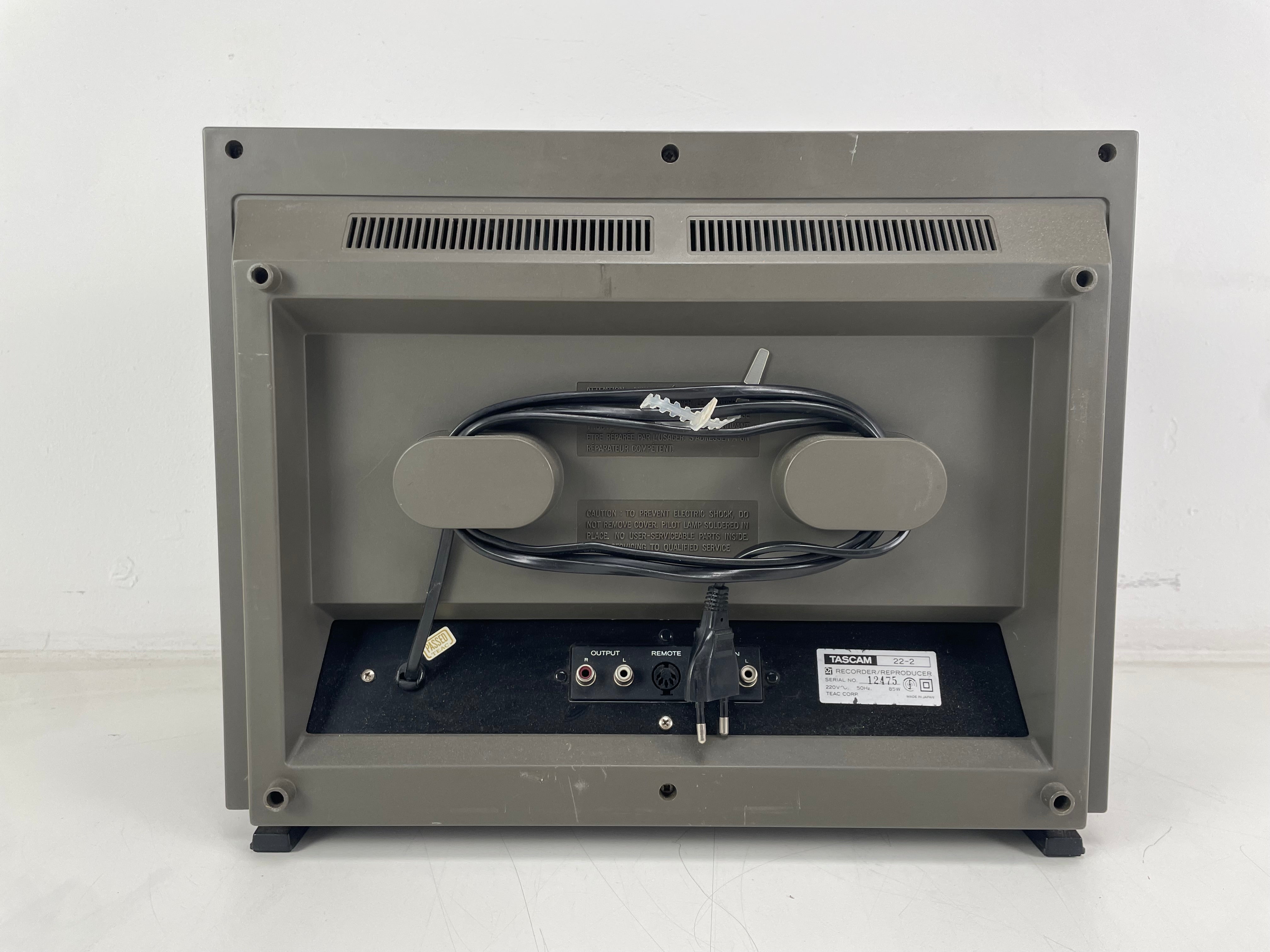 Tascam - 22-2 - 18CM - 3-Head - Reel-to-Reel Recorder