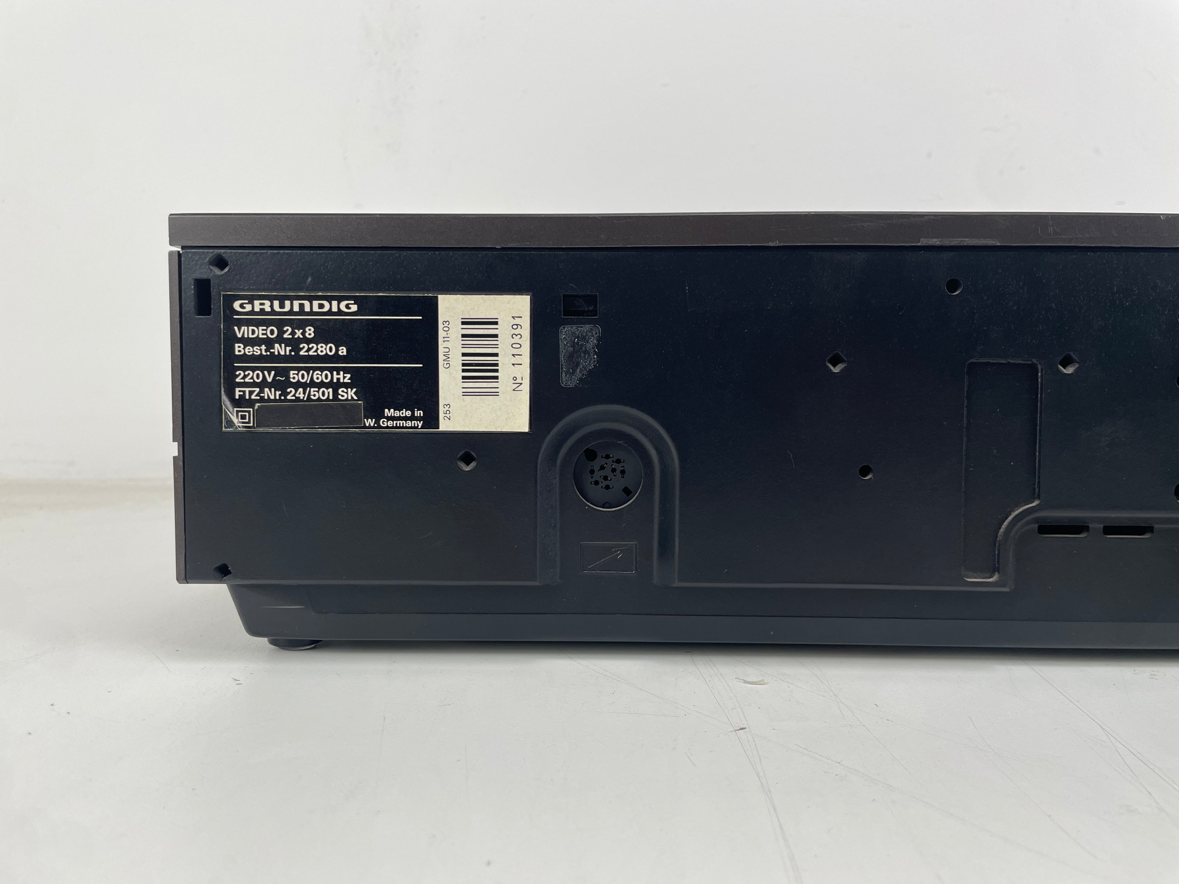Grundig - Video 2x4/2x8 - 2280a - Video2000 - Video Cassette Recorder - Serviced (Recapped/Repaired)