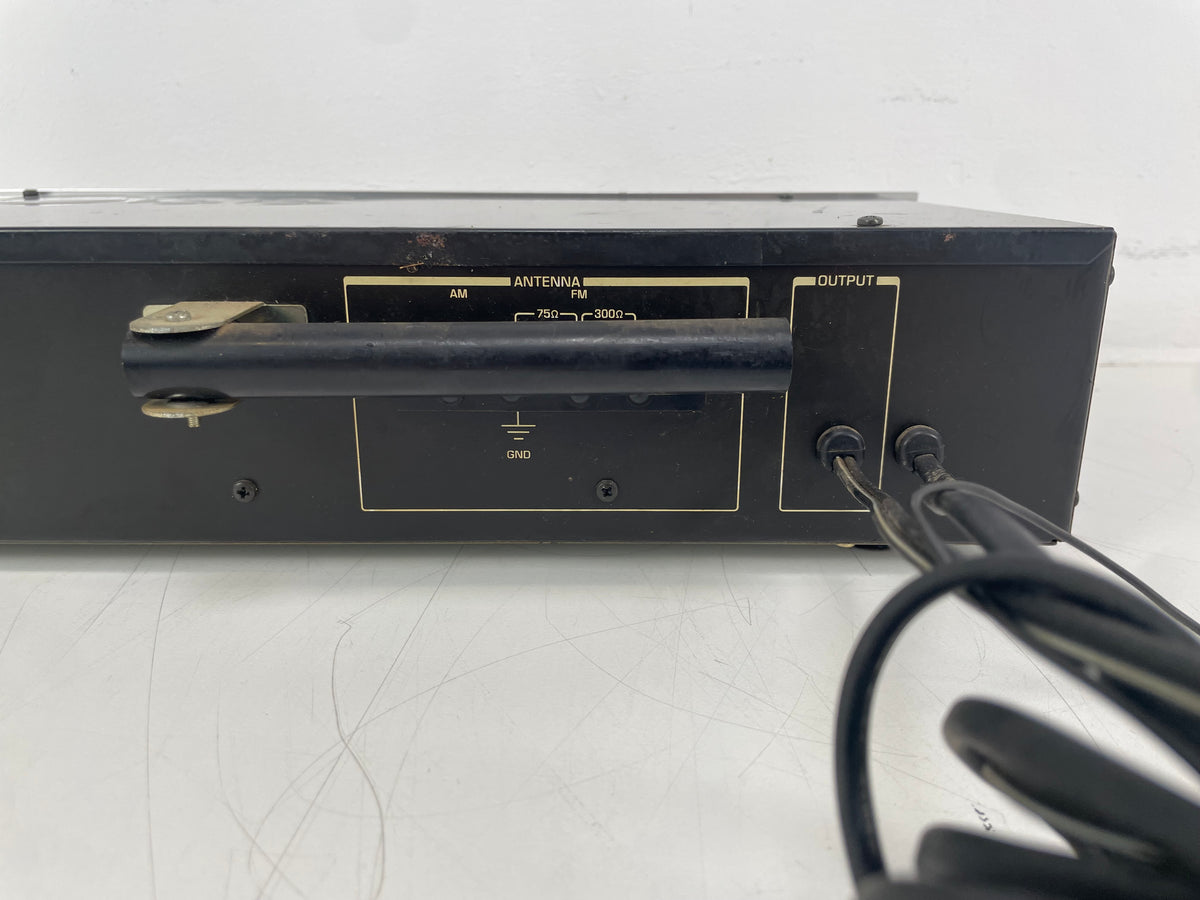 Toshiba – ST-330 – Vintage AM/FM Stereo Tuner – Dial Lamps Defective