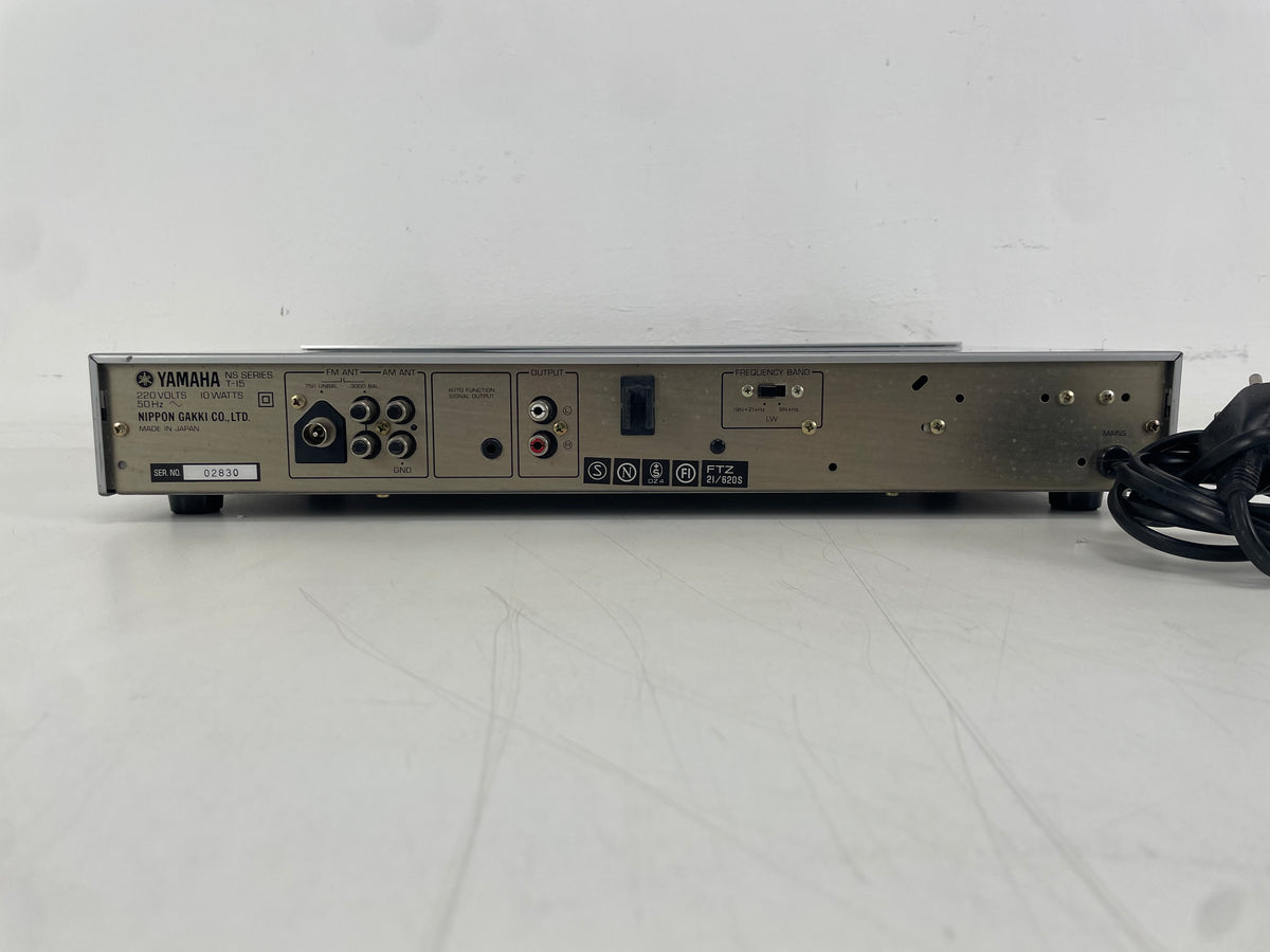 Yamaha – T-15 – AM/FM Stereo Tuner – Digital Display