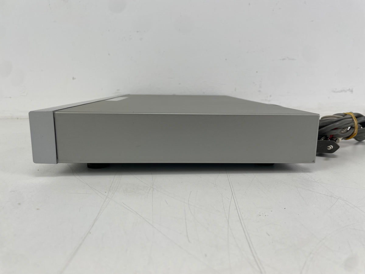 Akai – AT-A301 – Quartz Synthesizer Tuner – AM/FM Stereo Tuner