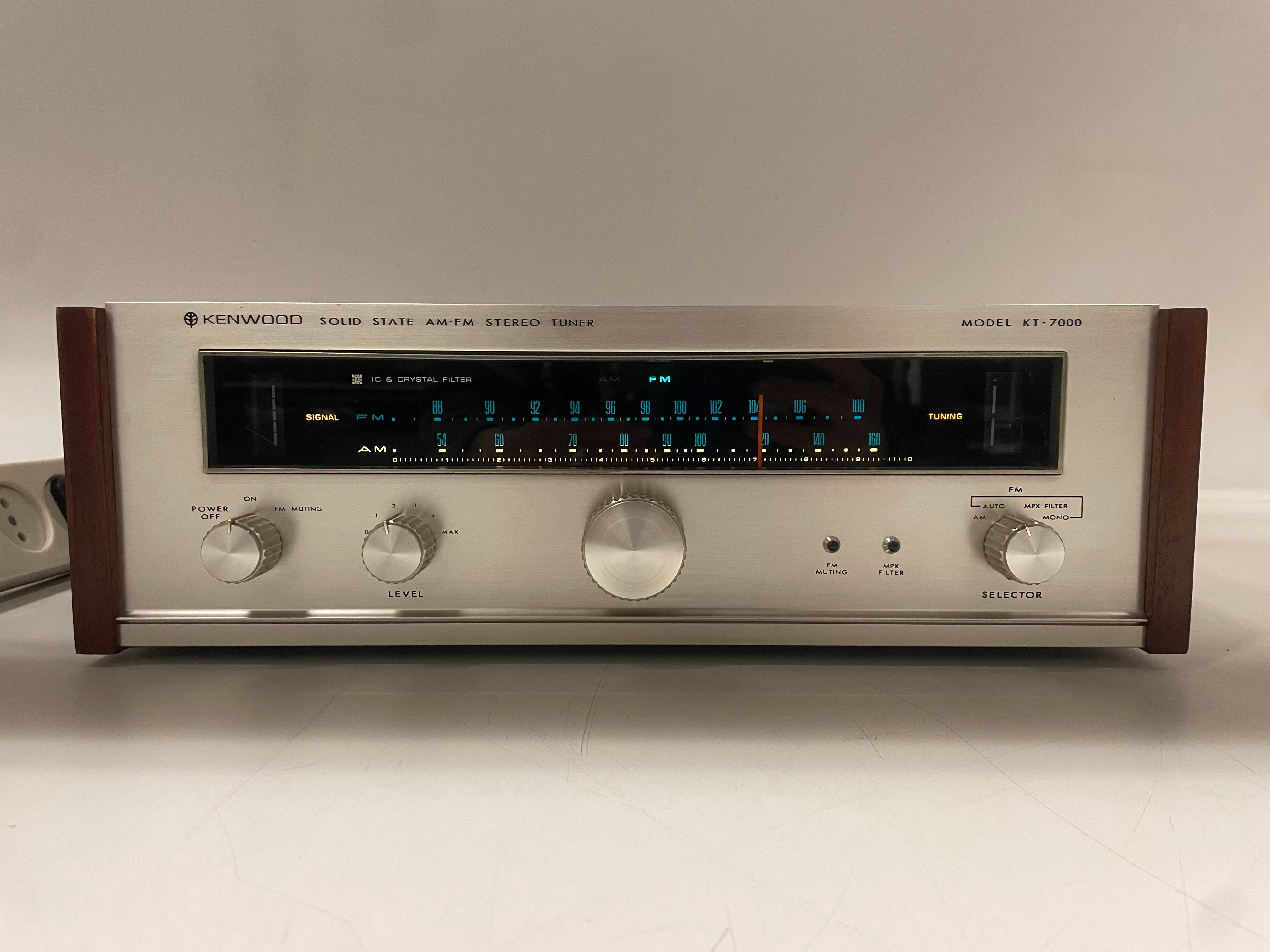 Kenwood – KT-7000 – Solid State AM/FM Stereo Tuner – Serviced (Wood Re
