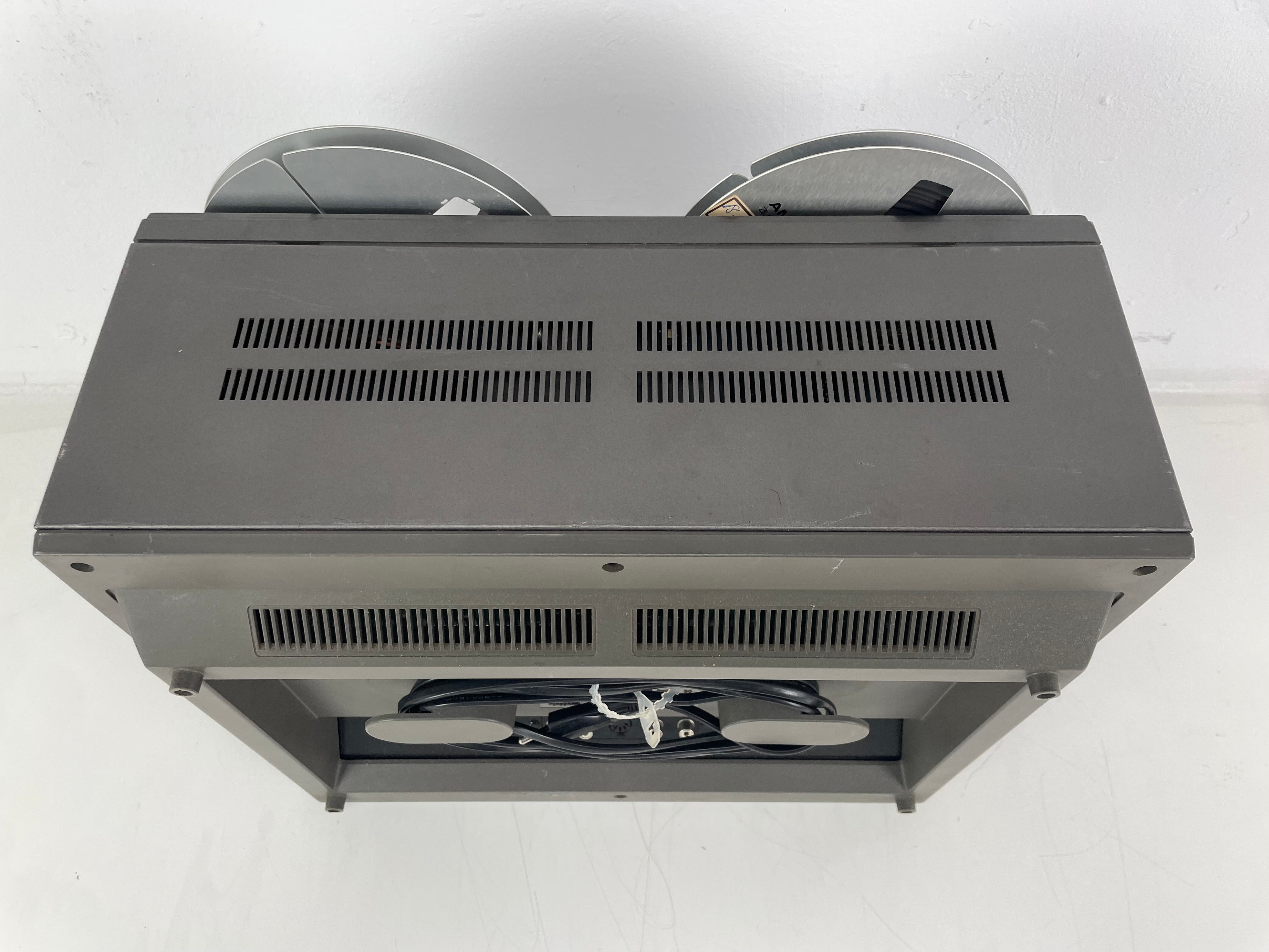 Tascam - 22-2 - 18CM - 3-Head - Reel-to-Reel Recorder
