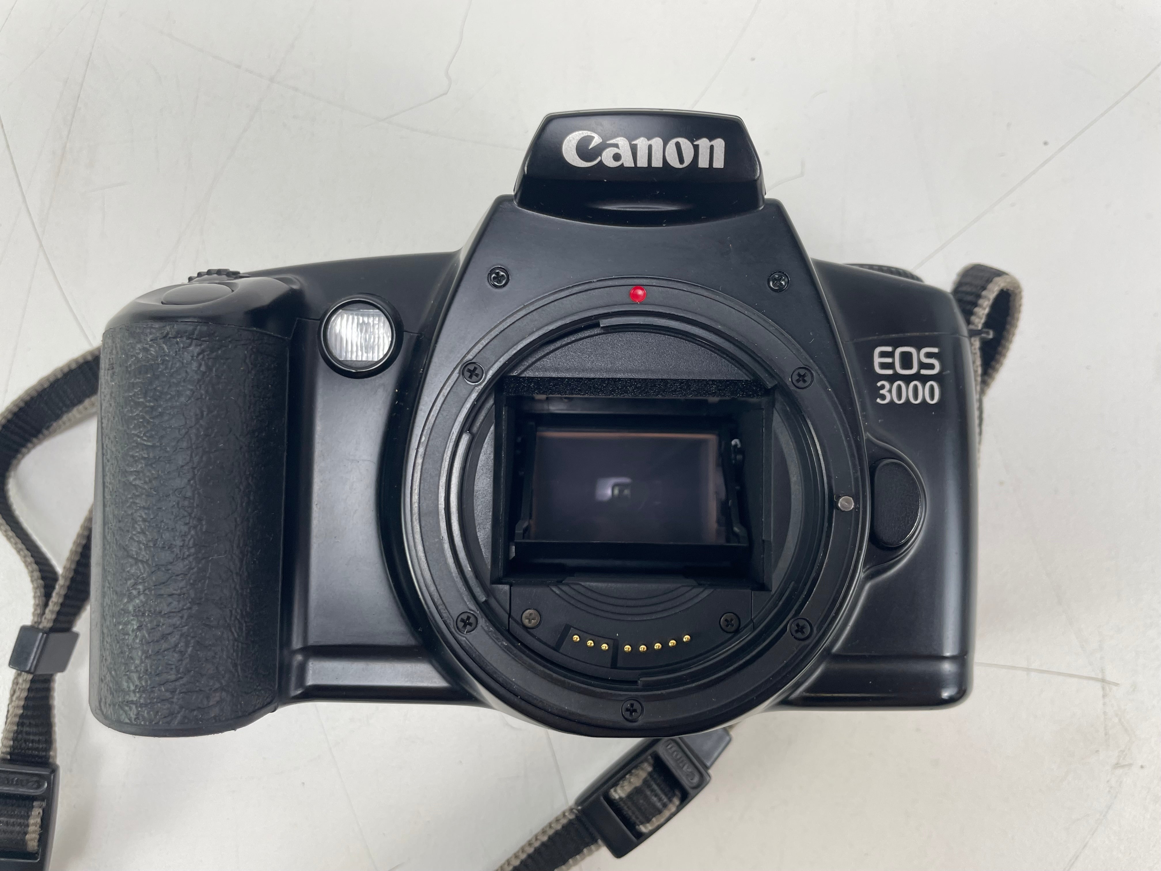 Canon EOS 3000 – Analog 35mm Film Camera – Inc. Accesoires/Manual – As Is (Untested)