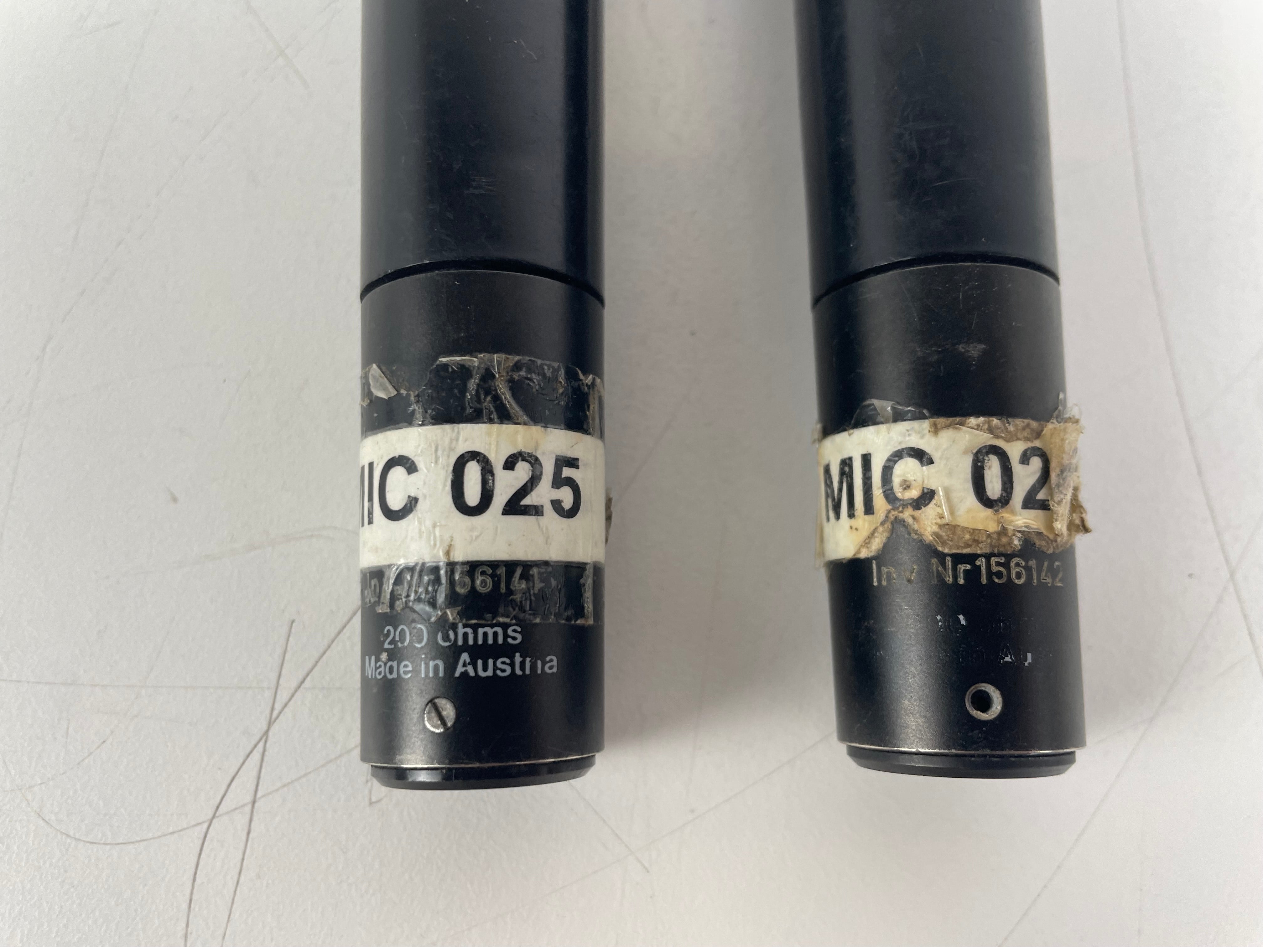 AKG - D222 - TWOWAYCARDIOID® Dynamic Microphone - Matched Pair - 1 Broken Grill - Inc. Specs/FQ-Sheet