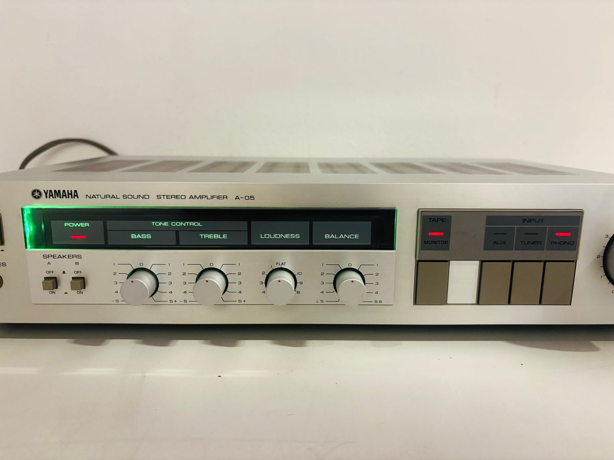 Yamaha A-05 - Vintage Integrated Stereo Amplifier- 2x30W