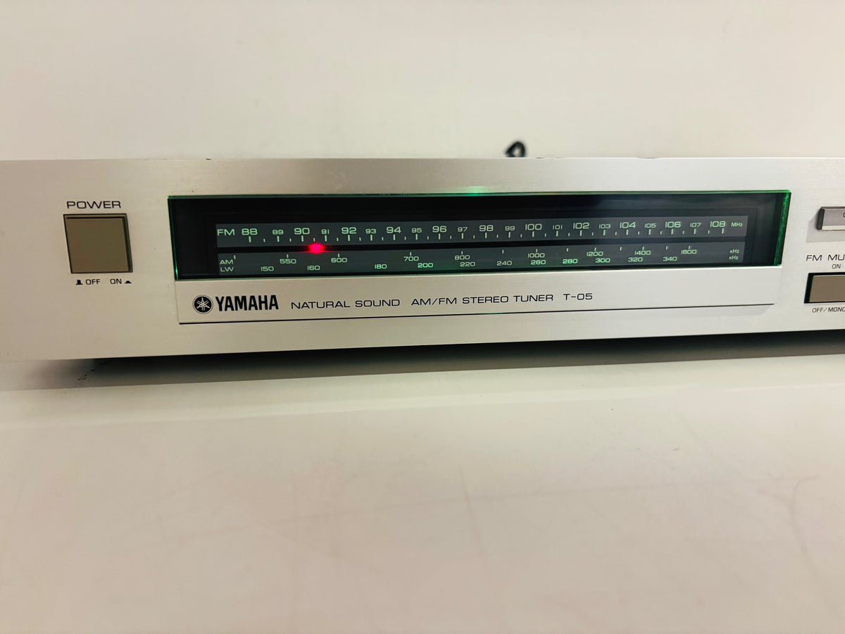 Yamaha T-05 - Vintage AM/FM Stereo Tuner - FM/MW/LW Radio Receiver