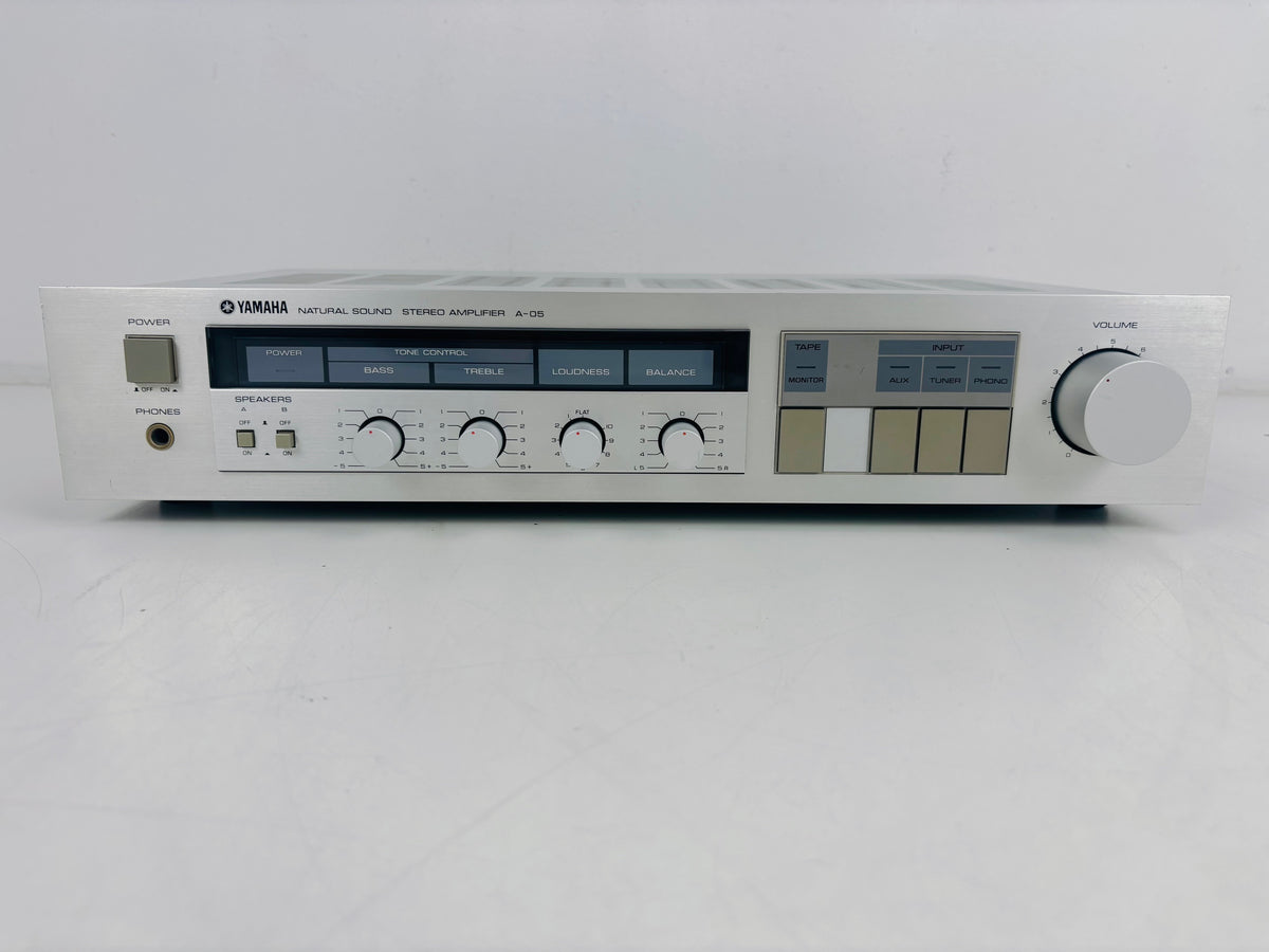 Yamaha A-05 - Vintage Integrated Stereo Amplifier- 2x30W