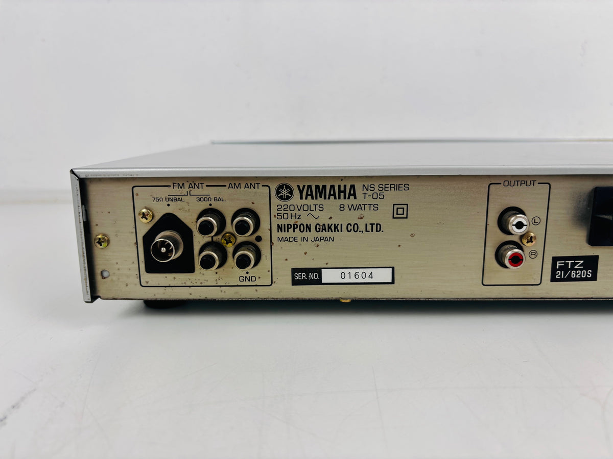 Yamaha T-05 - Vintage AM/FM Stereo Tuner - FM/MW/LW Radio Receiver