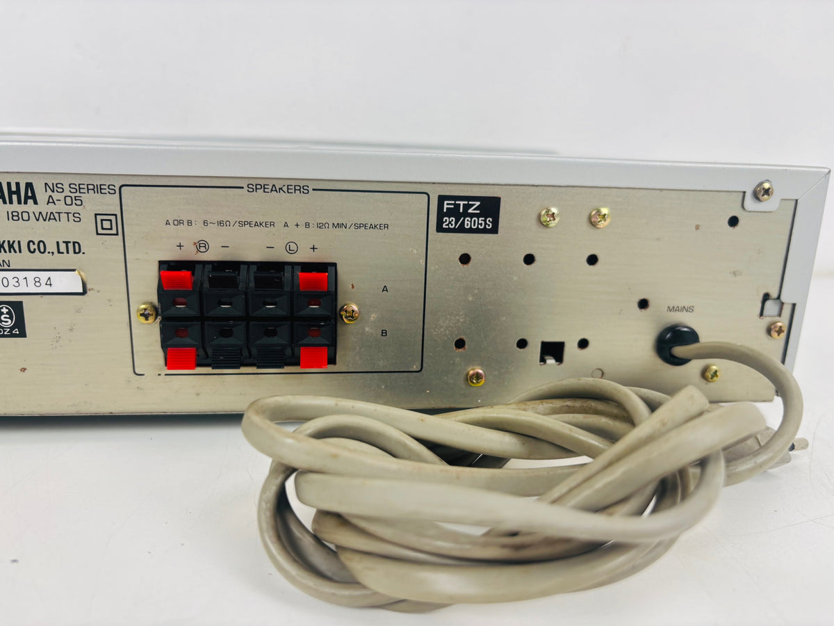 Yamaha A-05 - Vintage Integrated Stereo Amplifier- 2x30W