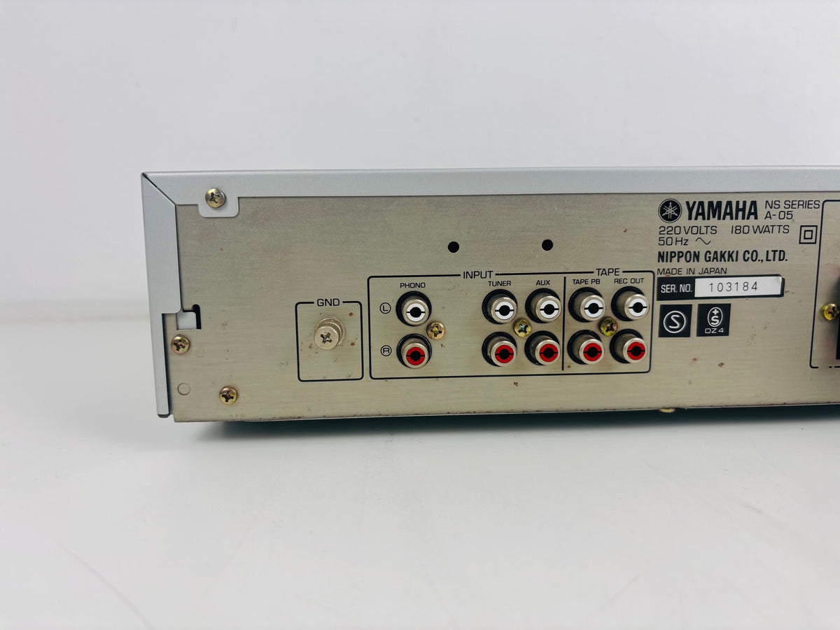 Yamaha A-05 - Vintage Integrated Stereo Amplifier- 2x30W