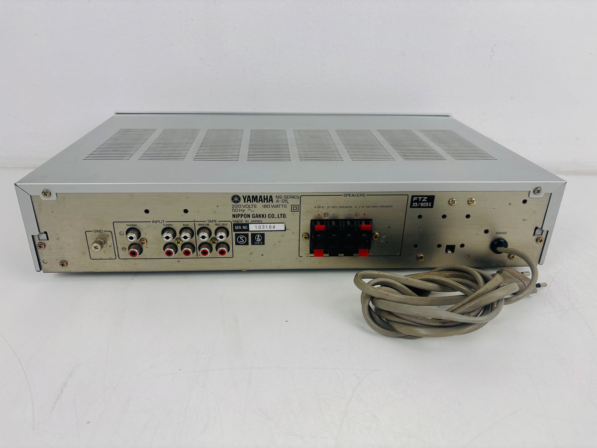 Yamaha A-05 - Vintage Integrated Stereo Amplifier- 2x30W