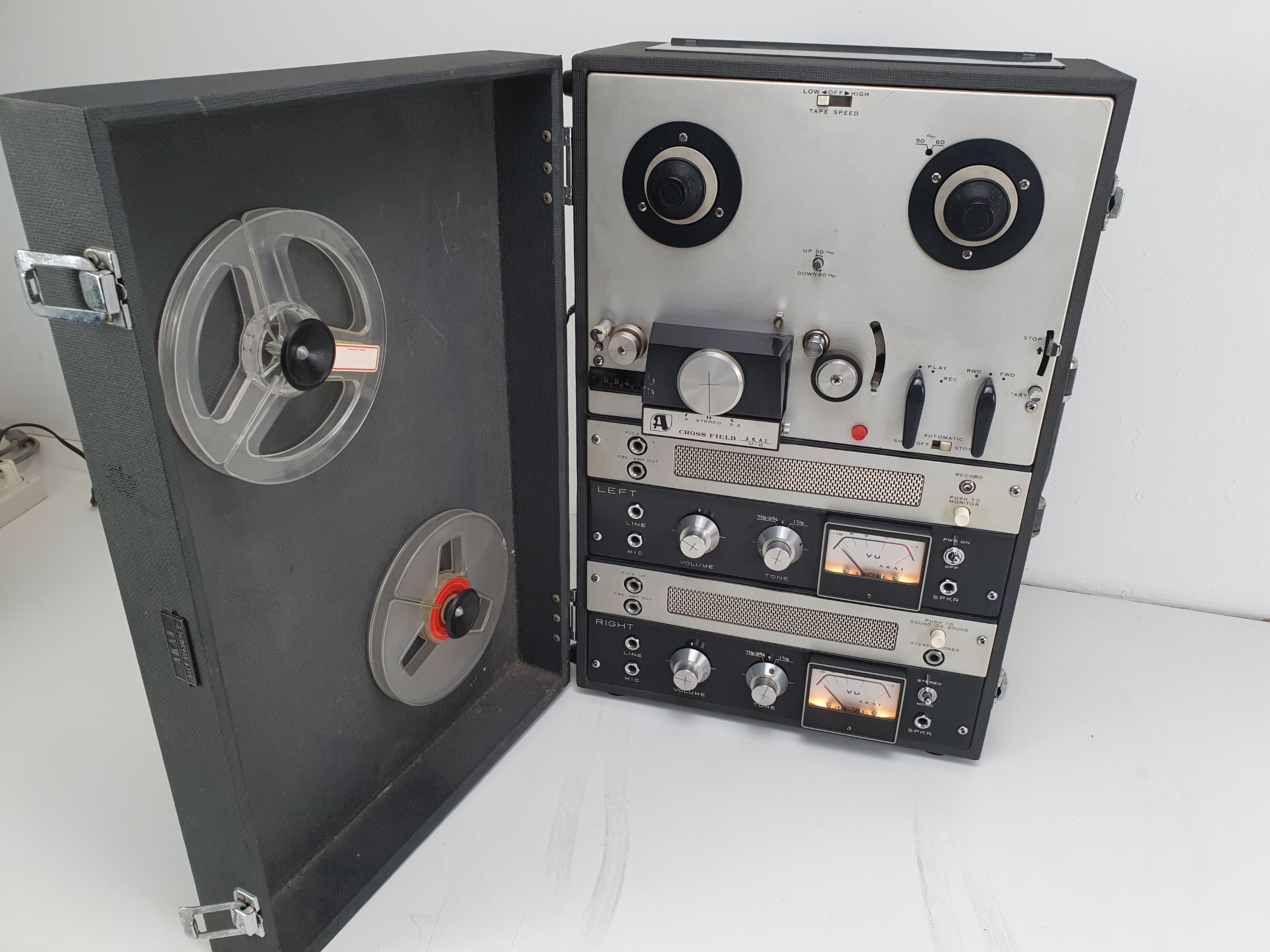 Akai M8 Stereo buizenbandrecorder - met microfoons, aandrukrol en demagnetiseerder