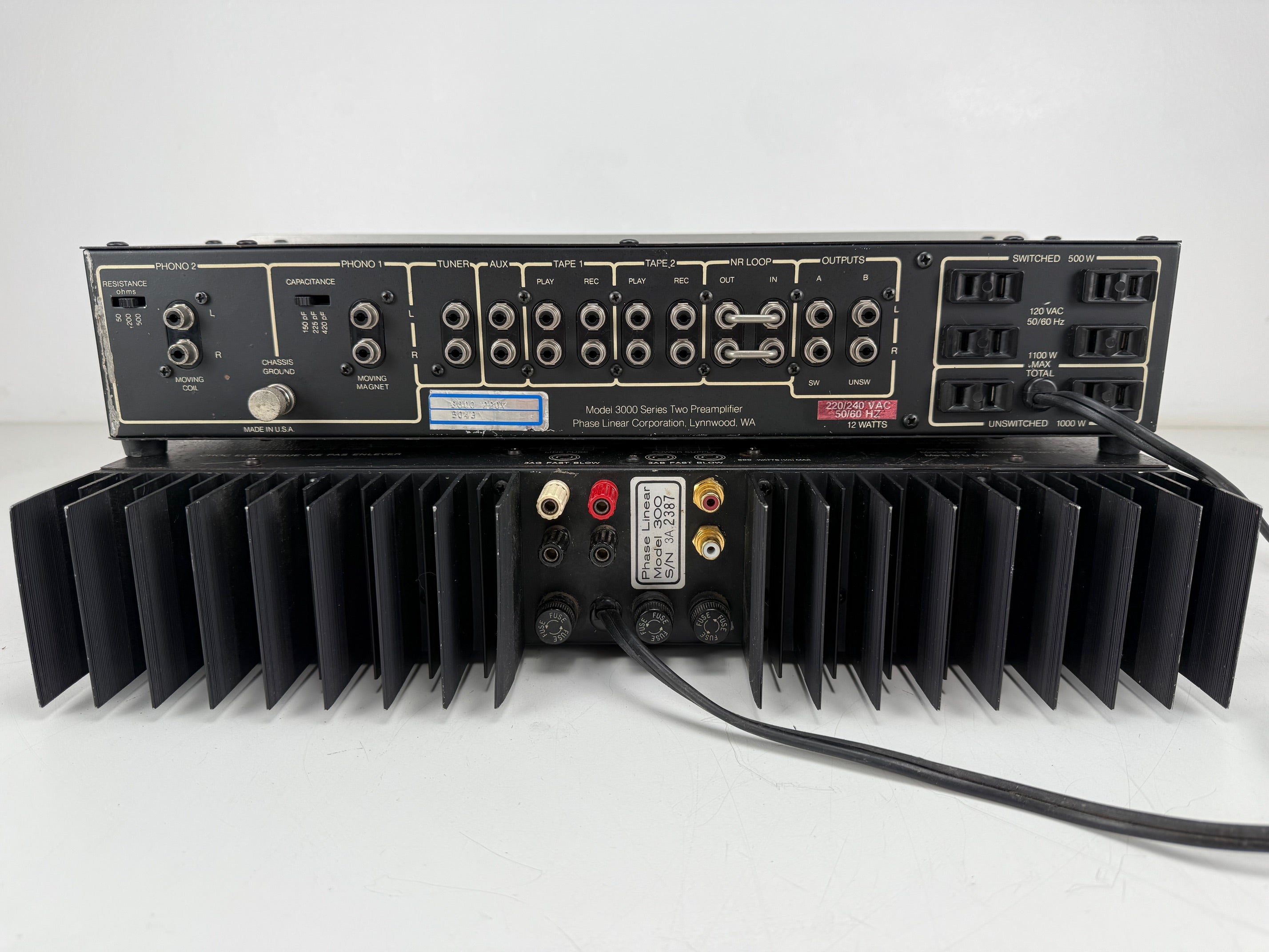 Phase Linear Series Two Model 3000 voorversterker / Model 300 eindversterker