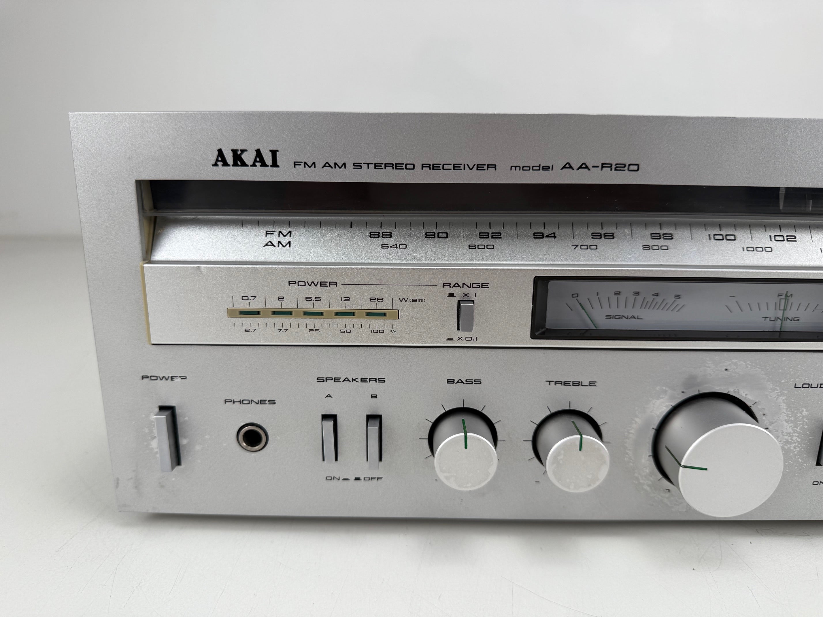 Akai AA-R20 Stereo Receiver - New lights